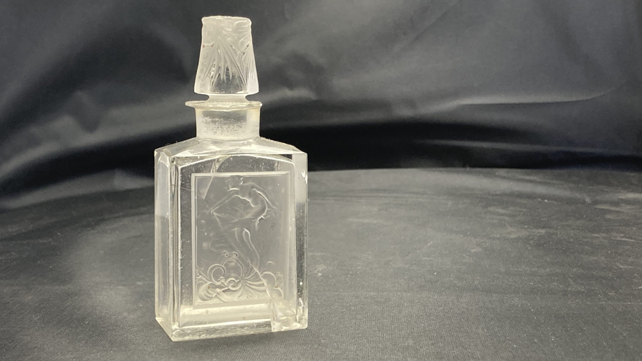 Flacon-Parfum-René-Lalique-LEffleure-Aurore-Morisse-Chestret-5-Liège1-1