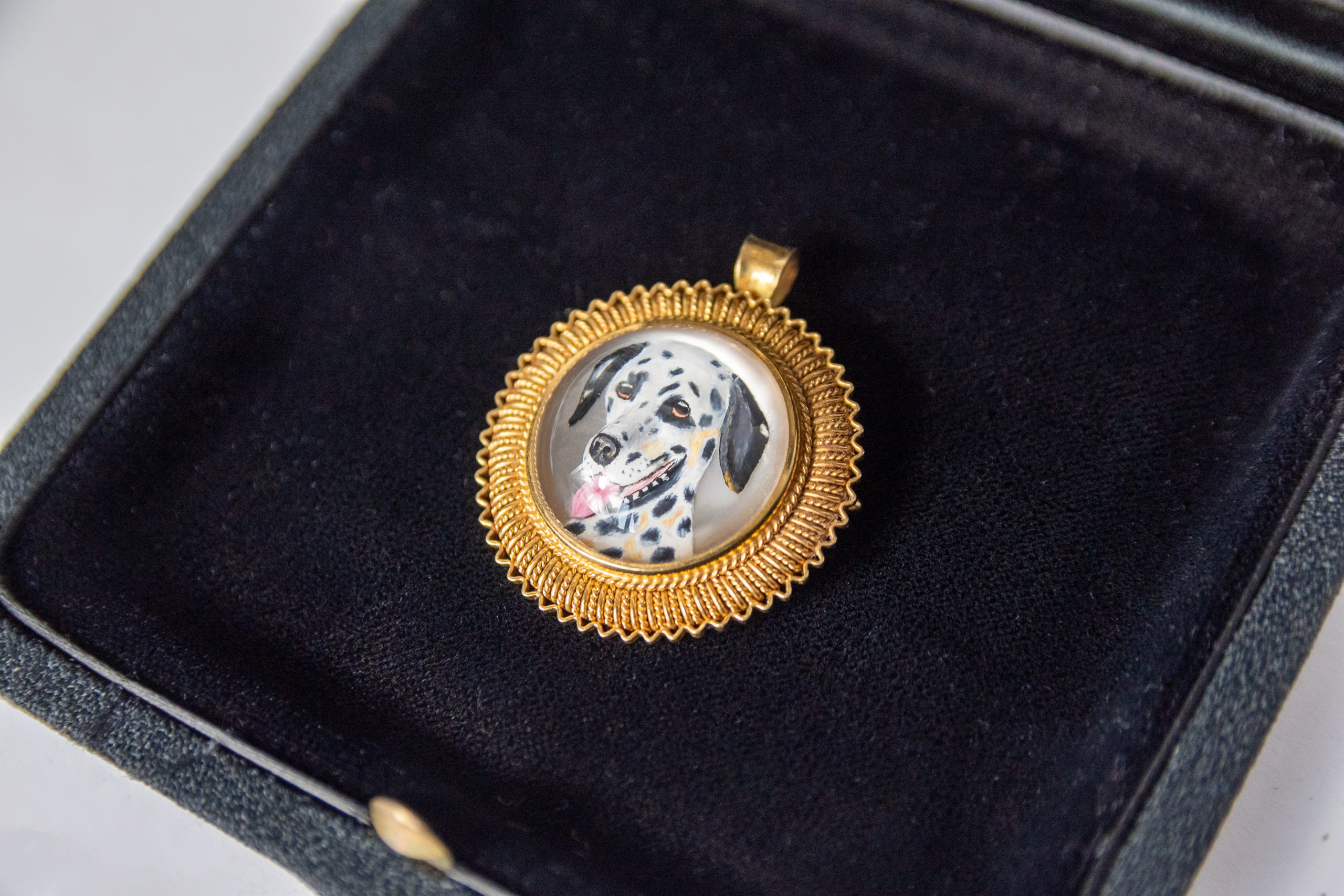 Pendentif-or-cristal-anglais-dalmatien-1980-bijoux-vintage-aurore-morisse-antiquité-antiquaire-bijoux-anciens-chestret5-Liège3