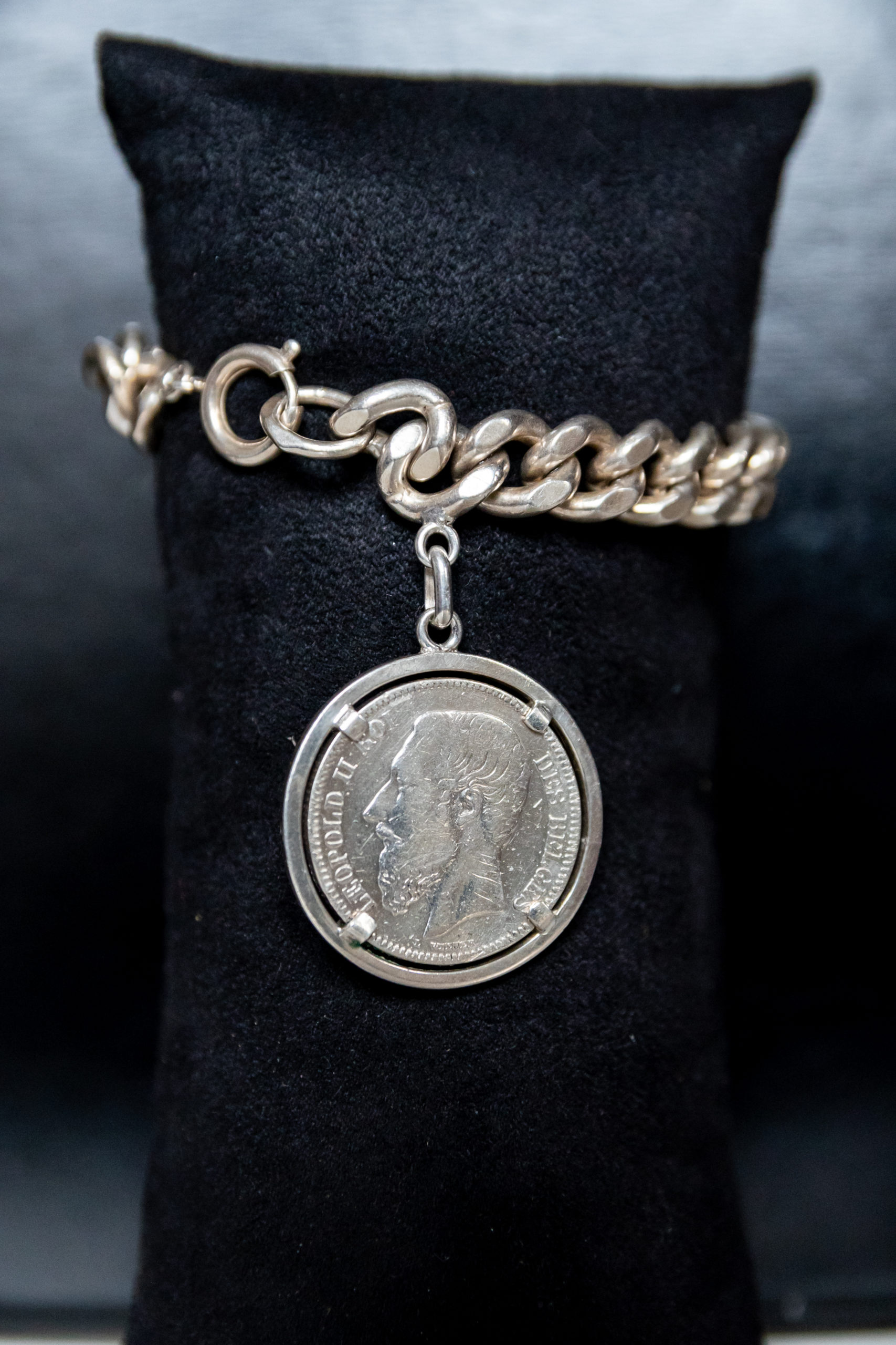 Bracelet-argent-massif-piece-de-monnaie-1960-aurore-morisse-chestret5-liège-antiquaire-antiquaités1