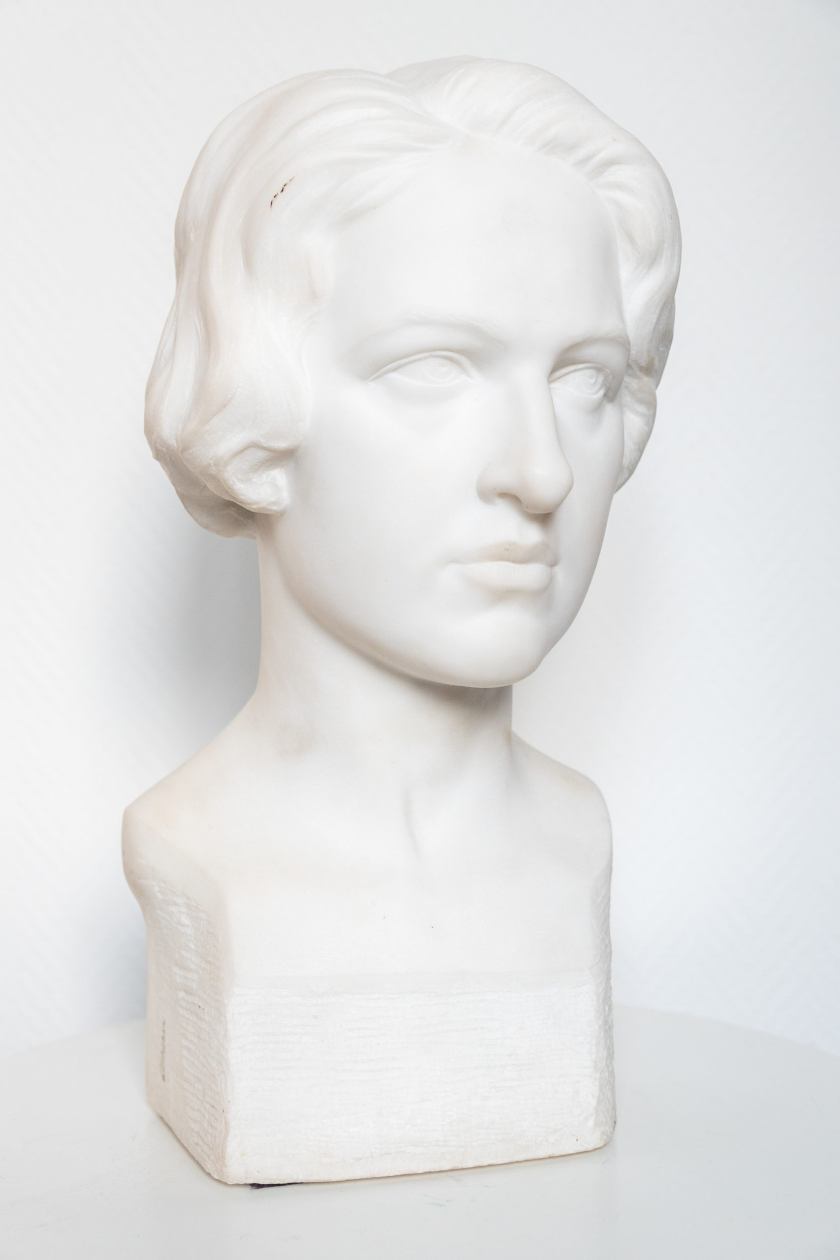 Buste-marbre-carrare-charles-ernest-diosi-sculpture-1920-Buste-femme-antiquaire-liège-aurore-morisse-affaire-conclue1