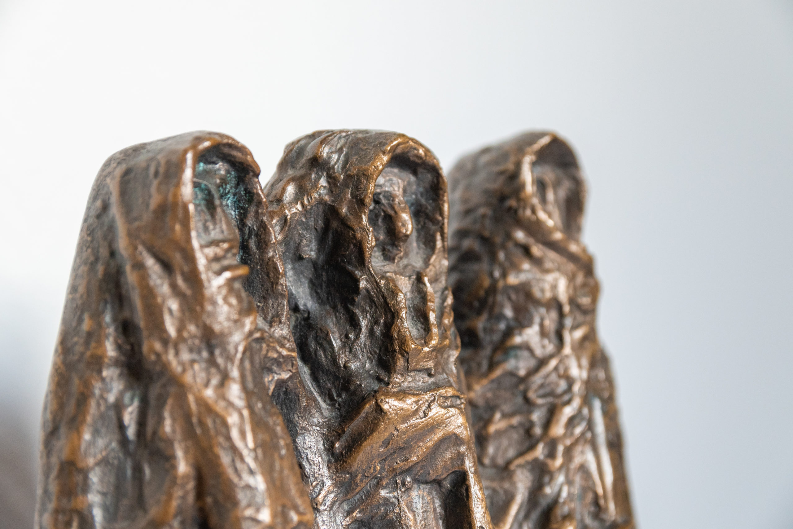 Sculpture-les-trois-femmes-au-tombeau-bronze-signé-LK-art-création-artiste-antiquaire-aurore-morisse-liège-paris-affaireconclue2