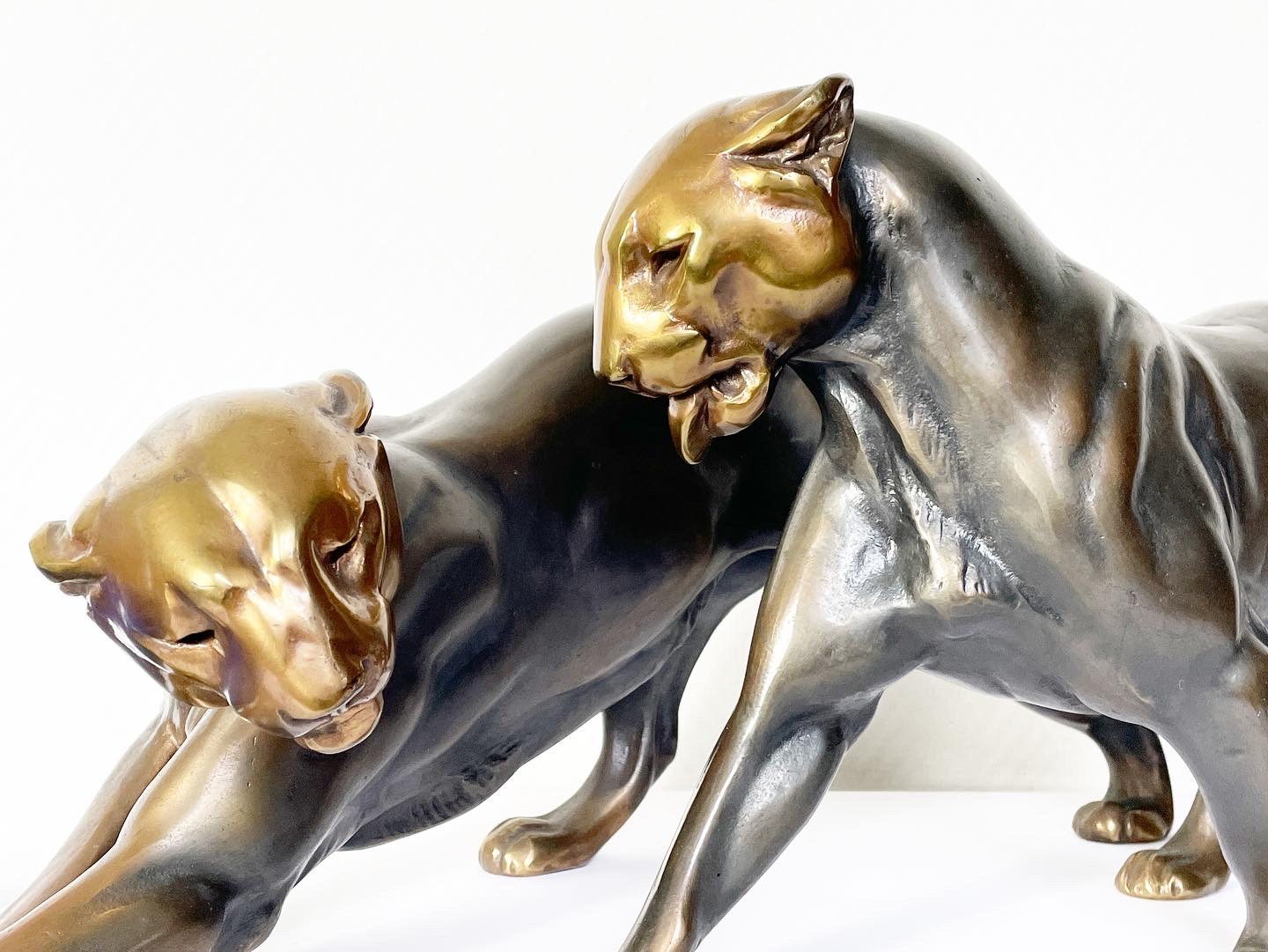 Lionne-guépard-bronze-animaux-patine-paire-art-deco-XXe-aurore-morisse-affaire-conclue11