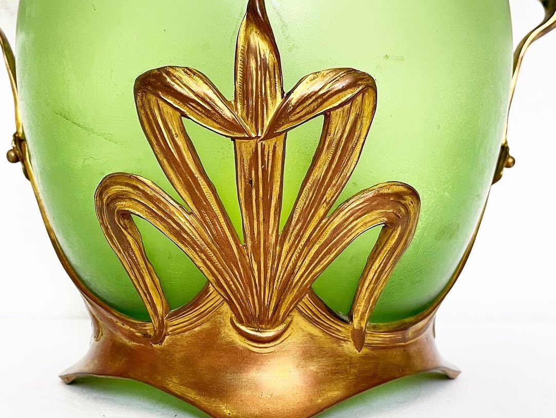 Vase-art-nouveau-autriche-dautzenberg-1900-verre-vert-bronze-aurore-morisse-verrerie-collection-liège-paris-antiquaire-antiquités-affaire-conclue3
