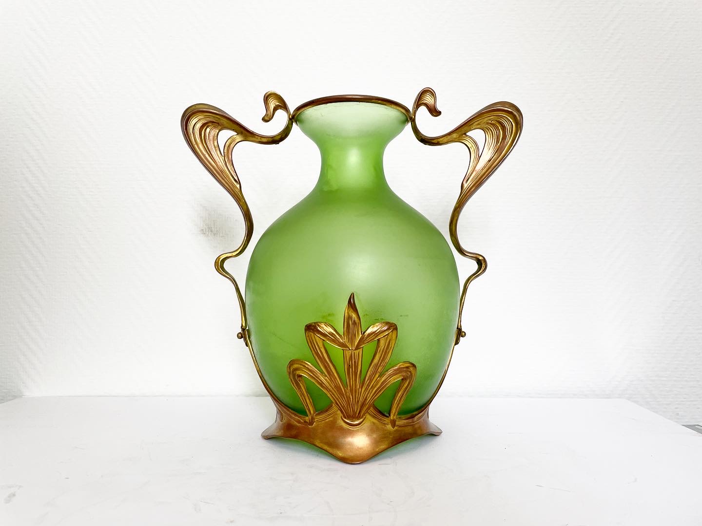 Vase-art-nouveau-autriche-dautzenberg-1900-verre-vert-bronze-aurore-morisse-verrerie-collection-liège-paris-antiquaire-antiquités-affaire-conclue9