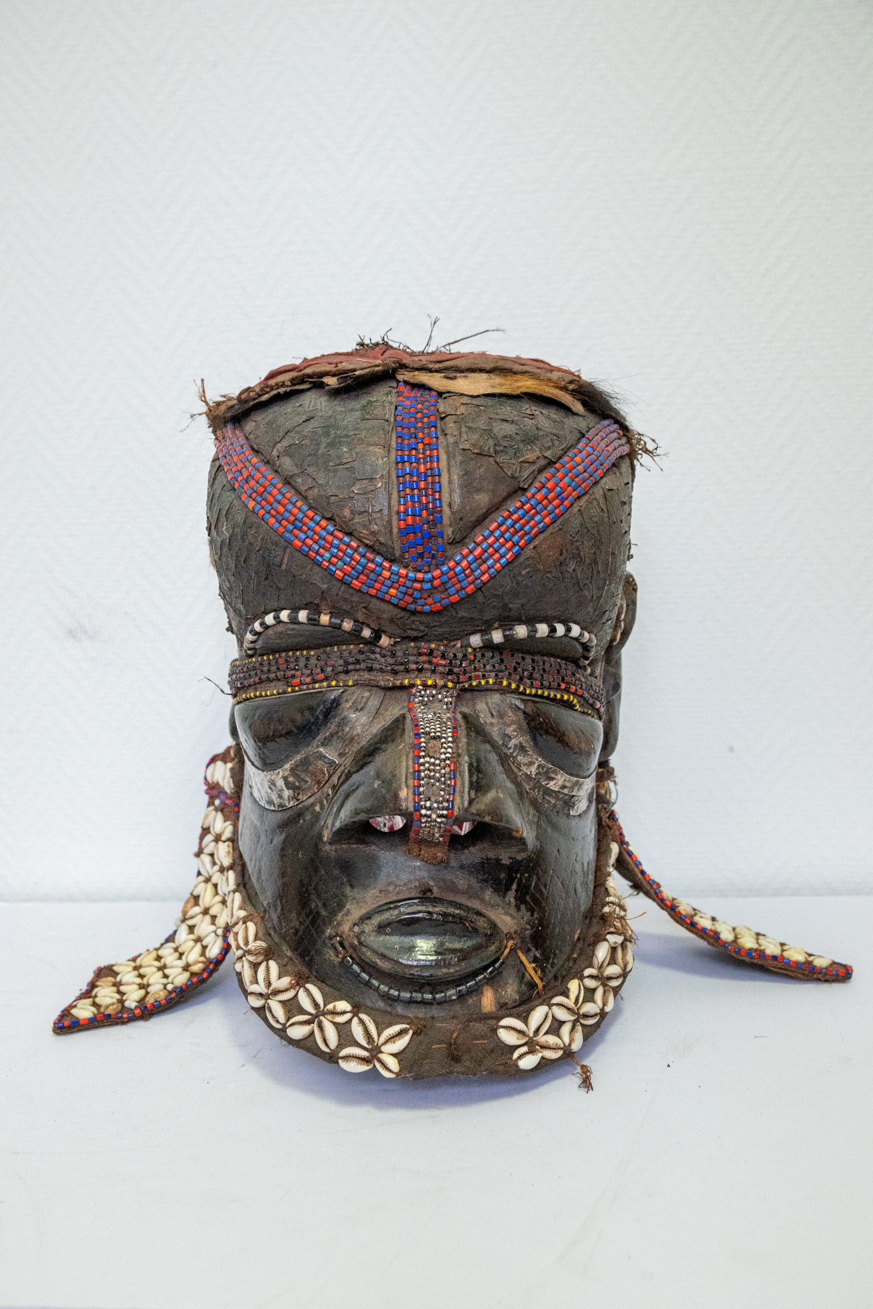 masque-bwom-kuba-kasaï-occidental-afrique-sculpture-art-primitif-antika-gombe-boboto-mbungu-mbuka-aurore-morisse-antiquaire-liège-paris1