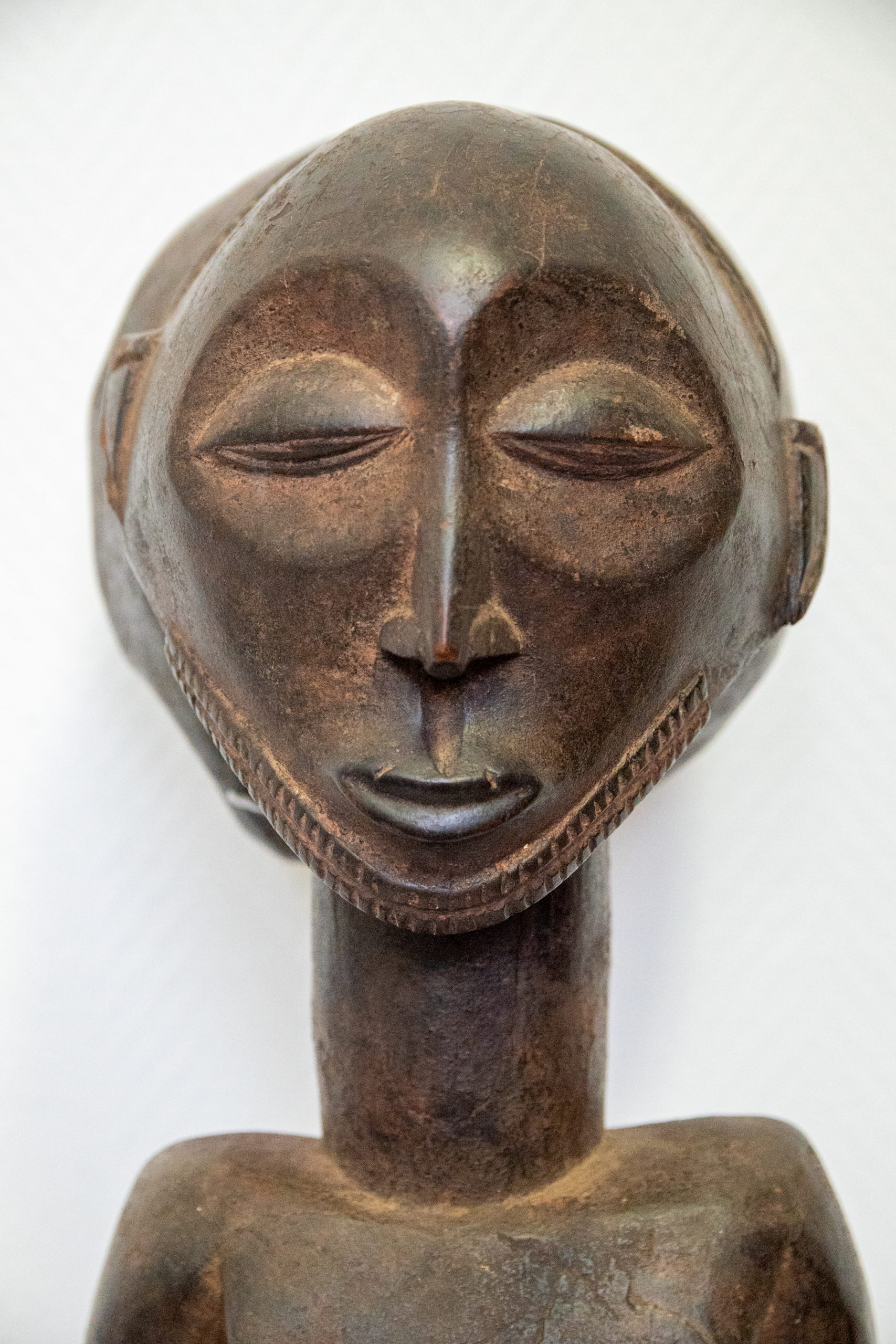 sculpture-africaine-hemba-singiti-niebo-luika-république-démocratique-congo-art-primitif-collection-lusingiti-aurore-morisse-affaire-conclue-antiquaité-antiquaire-paris-liège3