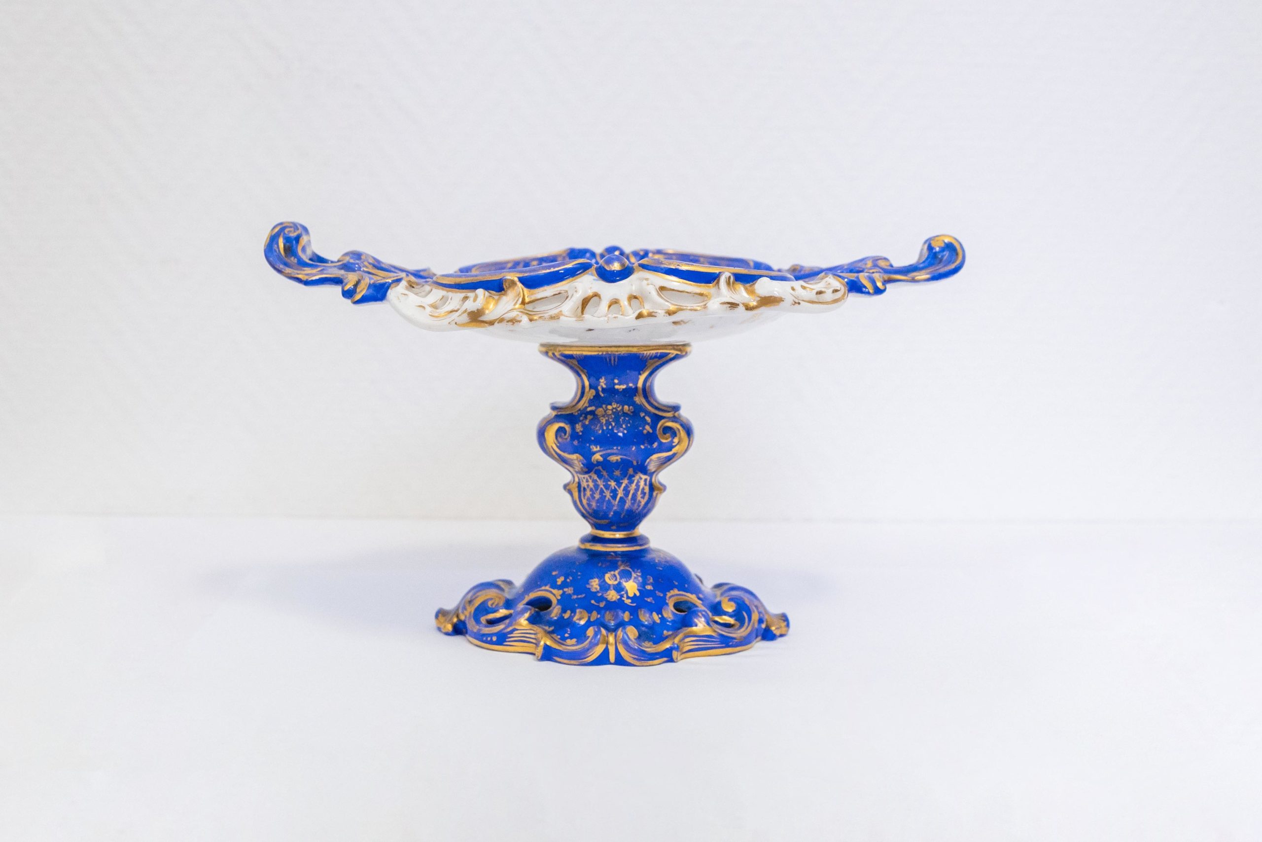 Porcelaine-de-paris-xixe-bleu-sèvres-collection-décoration-antiquités-expertise-affaire-conclue1