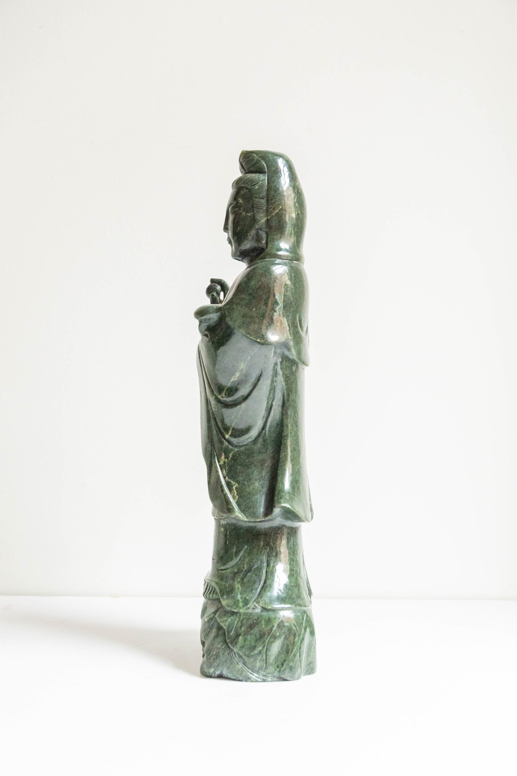 grande-sculpture-en-jade-sculpté-chine-XXe-néphrite-déesse-GuanYin-décoration-antiquaire-expert-liège-paris-aurore-morisse-affaire-conclue-estimation-art-contemporain-objets-anciens86