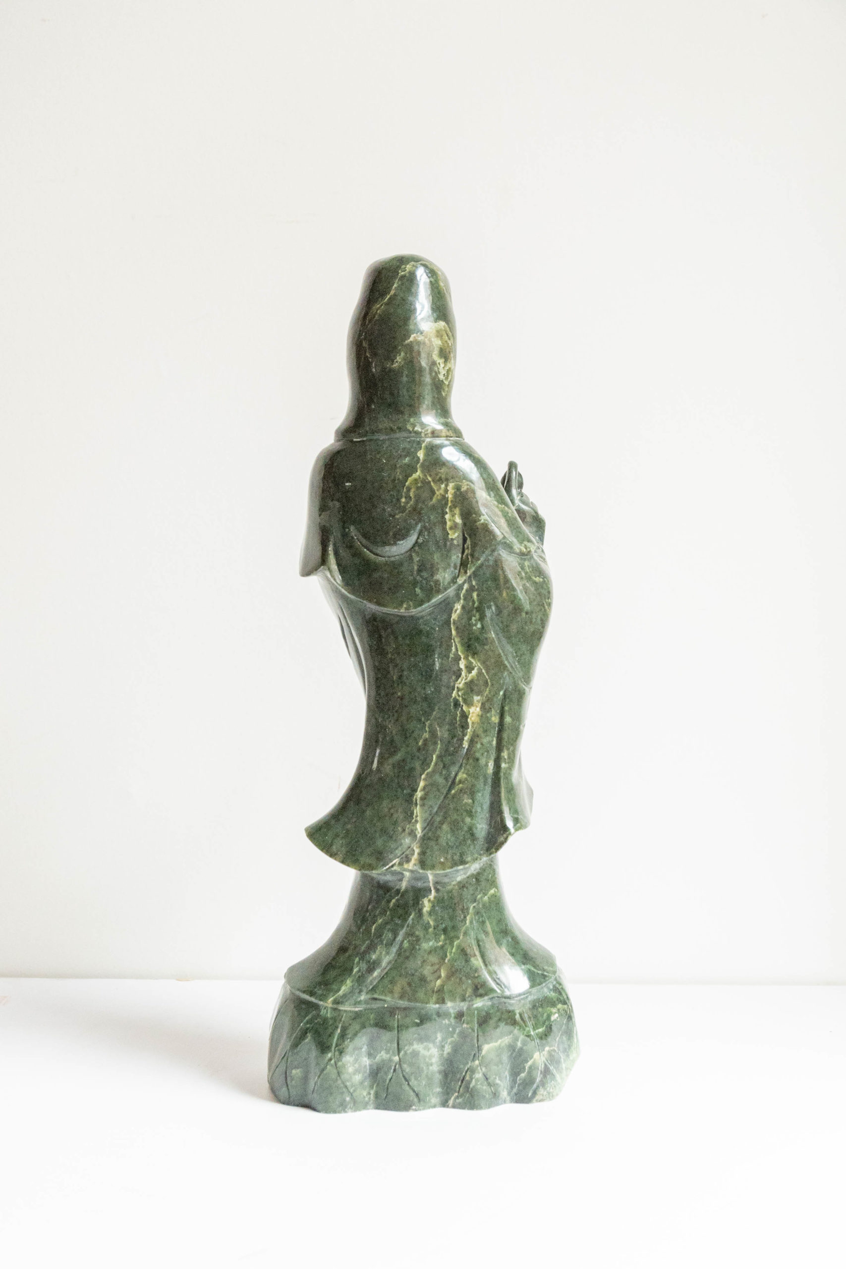 grande-sculpture-en-jade-sculpté-chine-XXe-néphrite-déesse-GuanYin-décoration-antiquaire-expert-liège-paris-aurore-morisse-affaire-conclue-estimation-art-contemporain-objets-anciens87