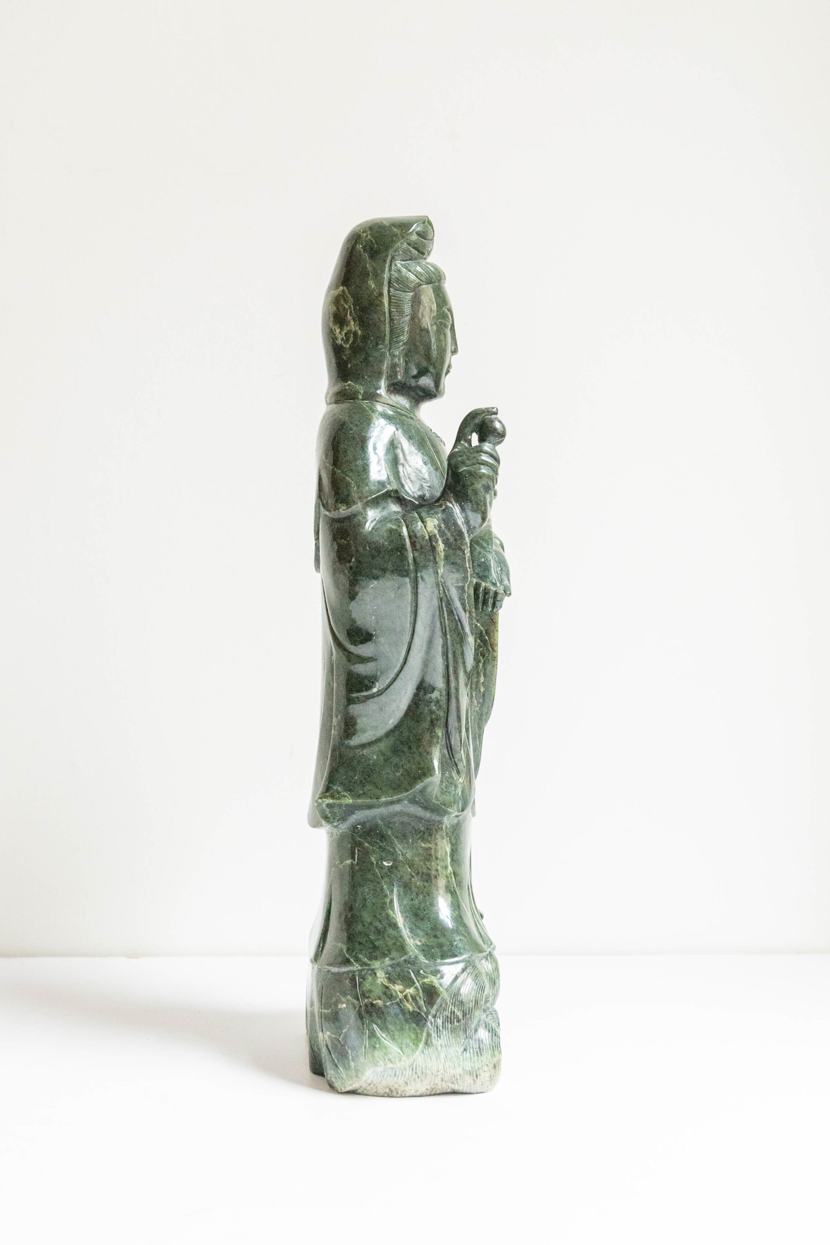 grande-sculpture-en-jade-sculpté-chine-XXe-néphrite-déesse-GuanYin-décoration-antiquaire-expert-liège-paris-aurore-morisse-affaire-conclue-estimation-art-contemporain-objets-anciens88