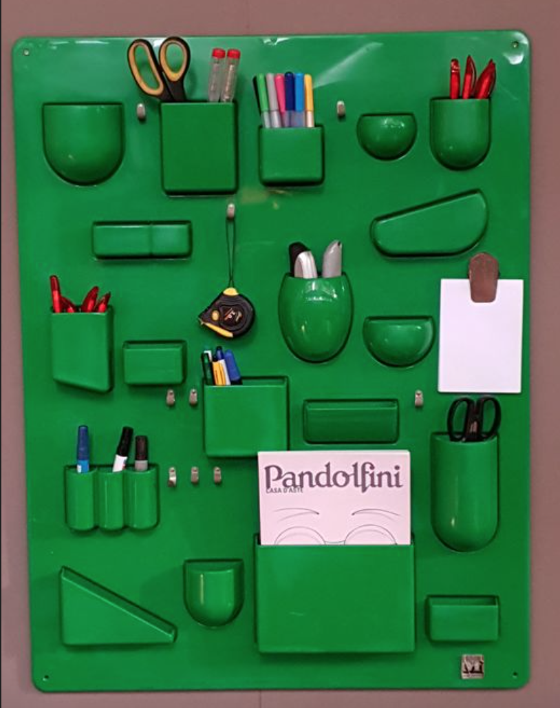 Grand-utensilo-vert-vitra-dorothé-becker-panneau-mural-rangement-vert-rare-aurore-morisse2-1