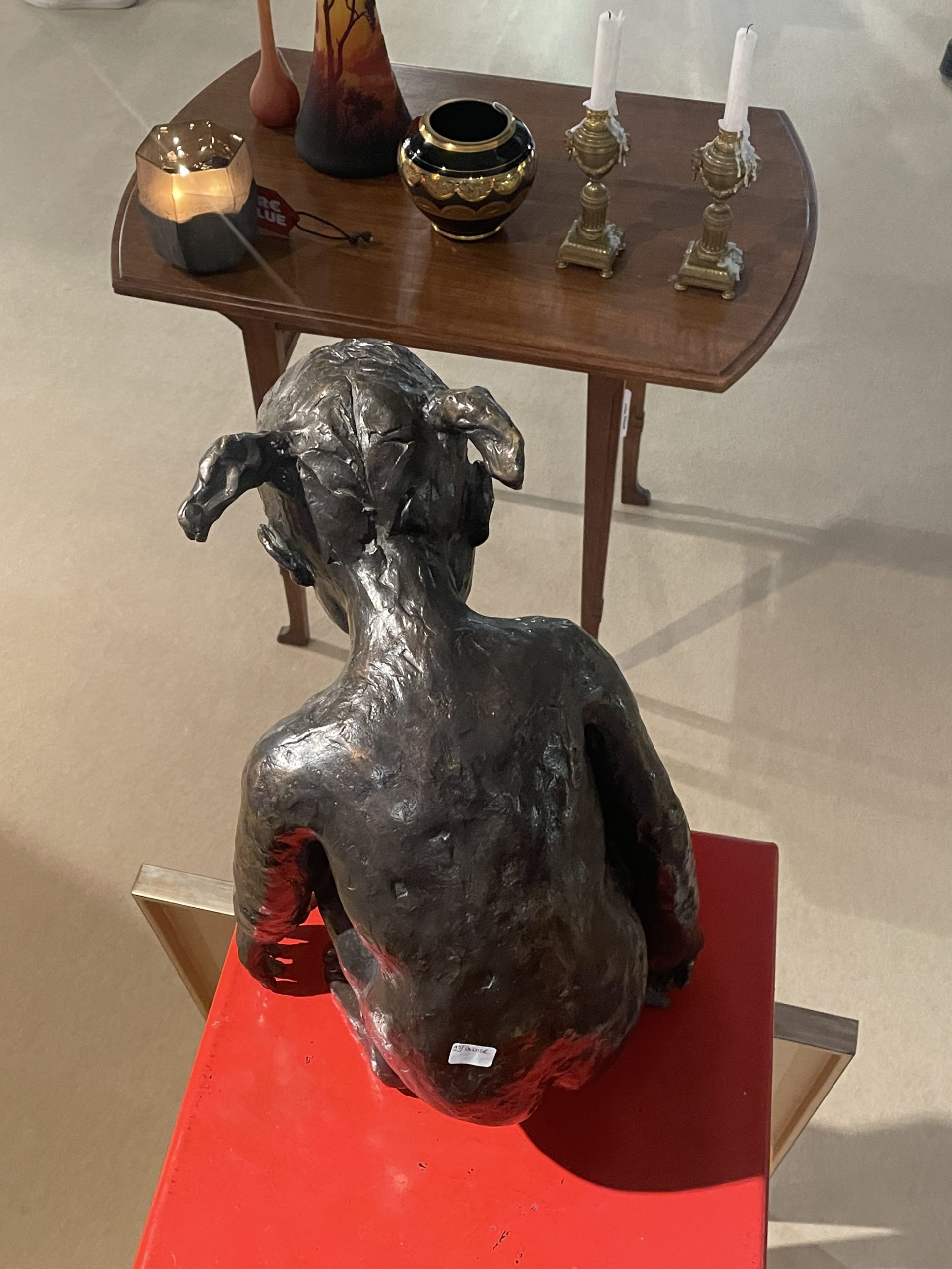 Aurore-morisse-gallery-bronze-xxe-petite-fille-accroupie-sculpture-affaire-conclue-liege-paris-5