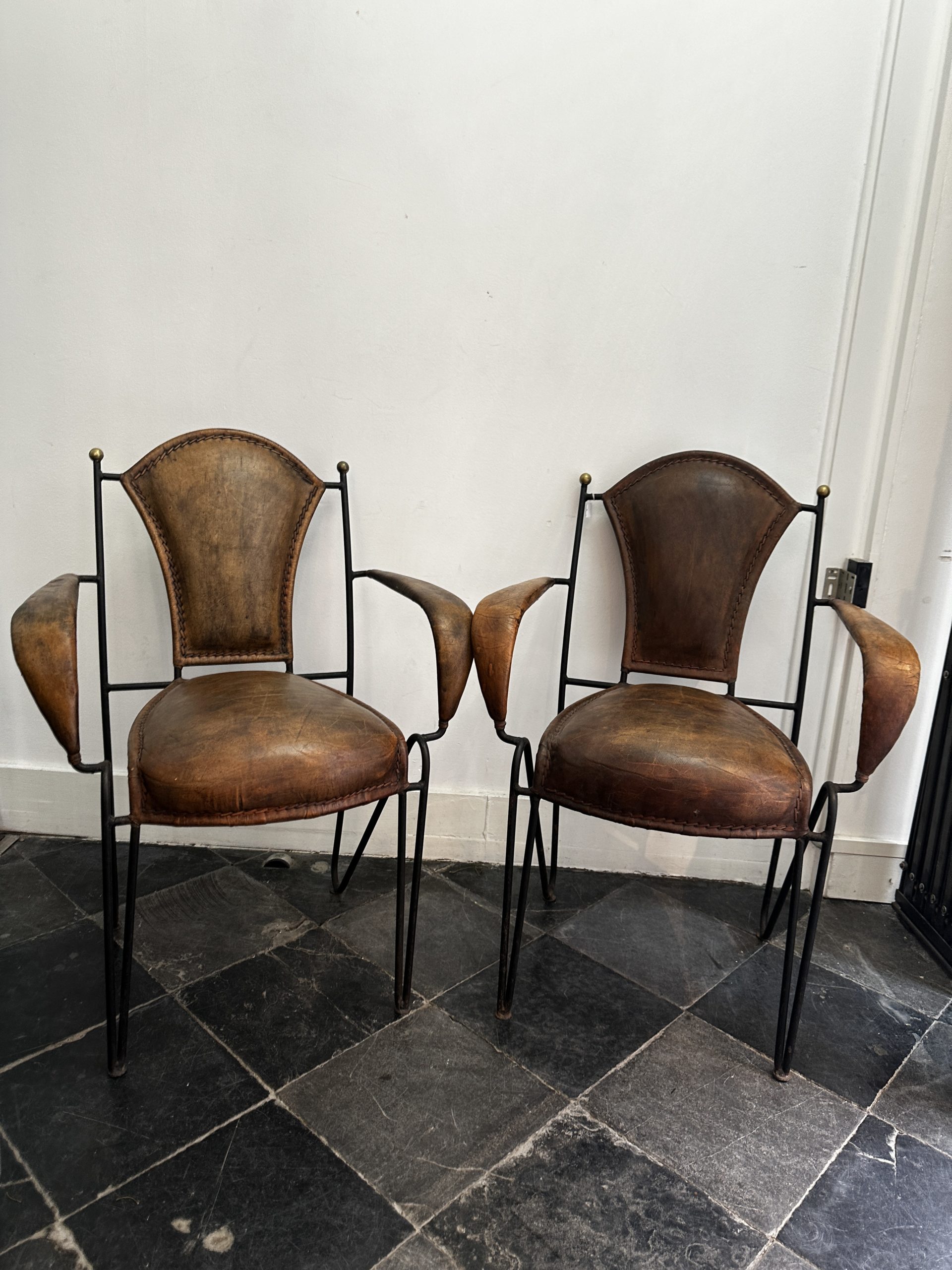 aurore-Morisse-affaire-conclue-Antiquaire-décoration-liège-vintage-fauteuils-chaises-Jacques-Adnet-1950-IMG_8856
