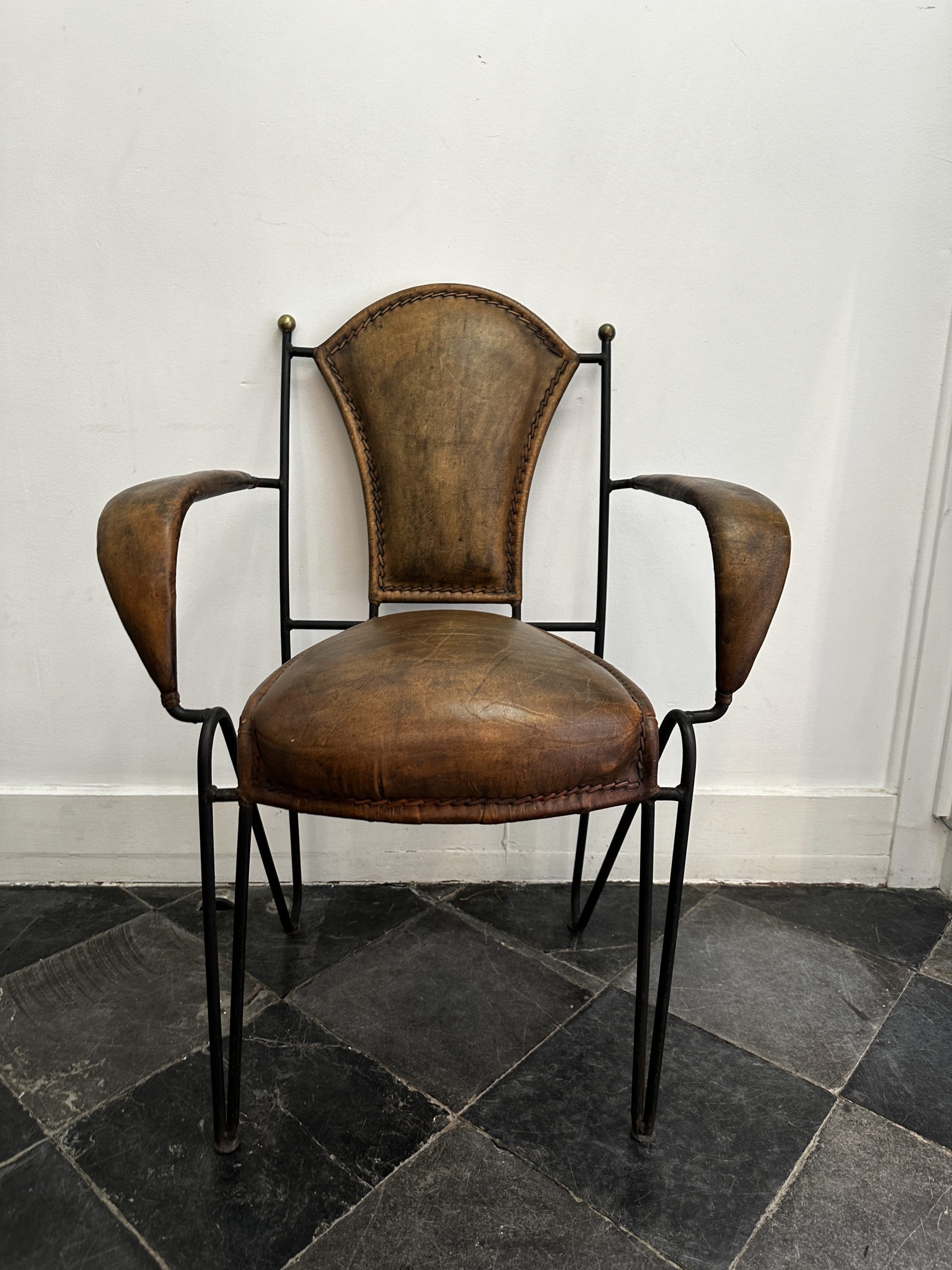 aurore-Morisse-affaire-conclue-Antiquaire-décoration-liège-vintage-fauteuils-chaises-Jacques-Adnet-1950-IMG_8857