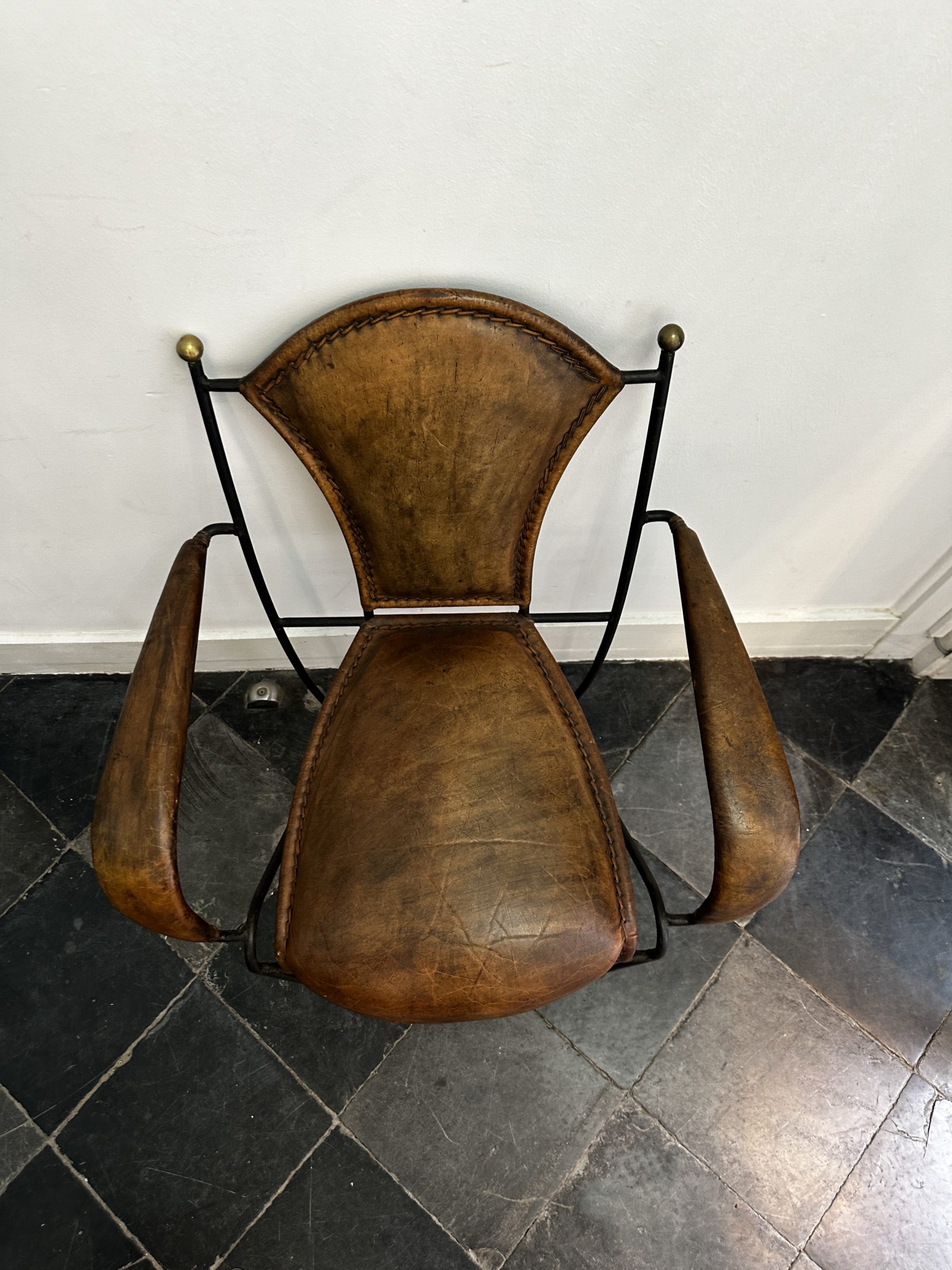 aurore-Morisse-affaire-conclue-Antiquaire-décoration-liège-vintage-fauteuils-chaises-Jacques-Adnet-1950-IMG_8858