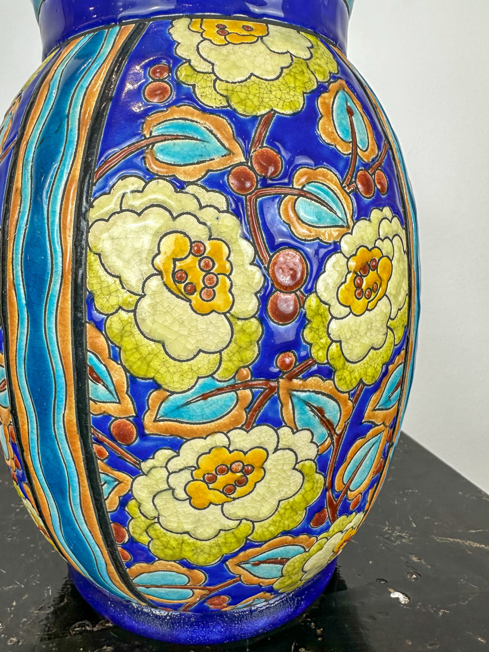 IMG_6749aurore-morisse-affaire-conclue-vase-boche-bleu-fleurs-décoration-belge-contemporain-20e-siècle-décoration