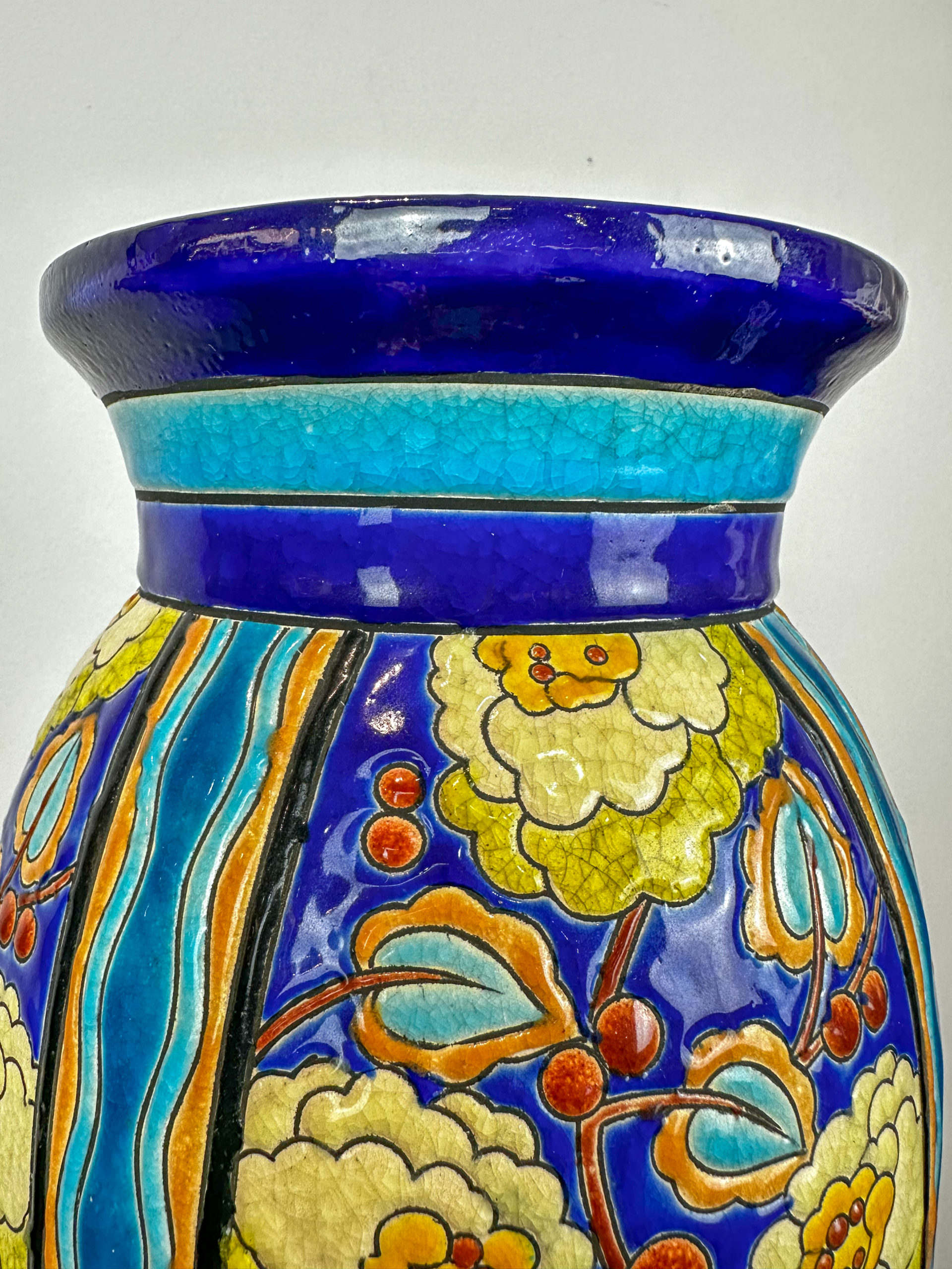 IMG_6751aurore-morisse-affaire-conclue-vase-boche-bleu-fleurs-décoration-belge-contemporain-20e-siècle-décoration