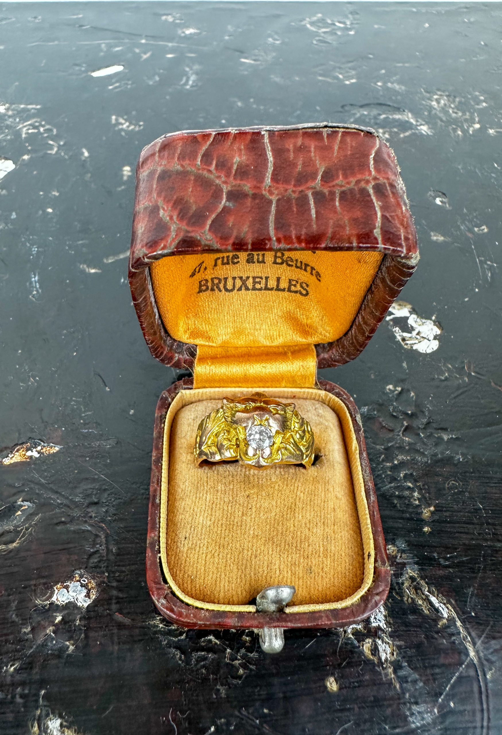 IMG_6880aurore-morisse-affaire-conclue-bijoux-bague-en-or-ancien-diamants-tête-de-lion-origine-afrique-art-africain-animal-collectionneur-vintage-rétro-or-ancien