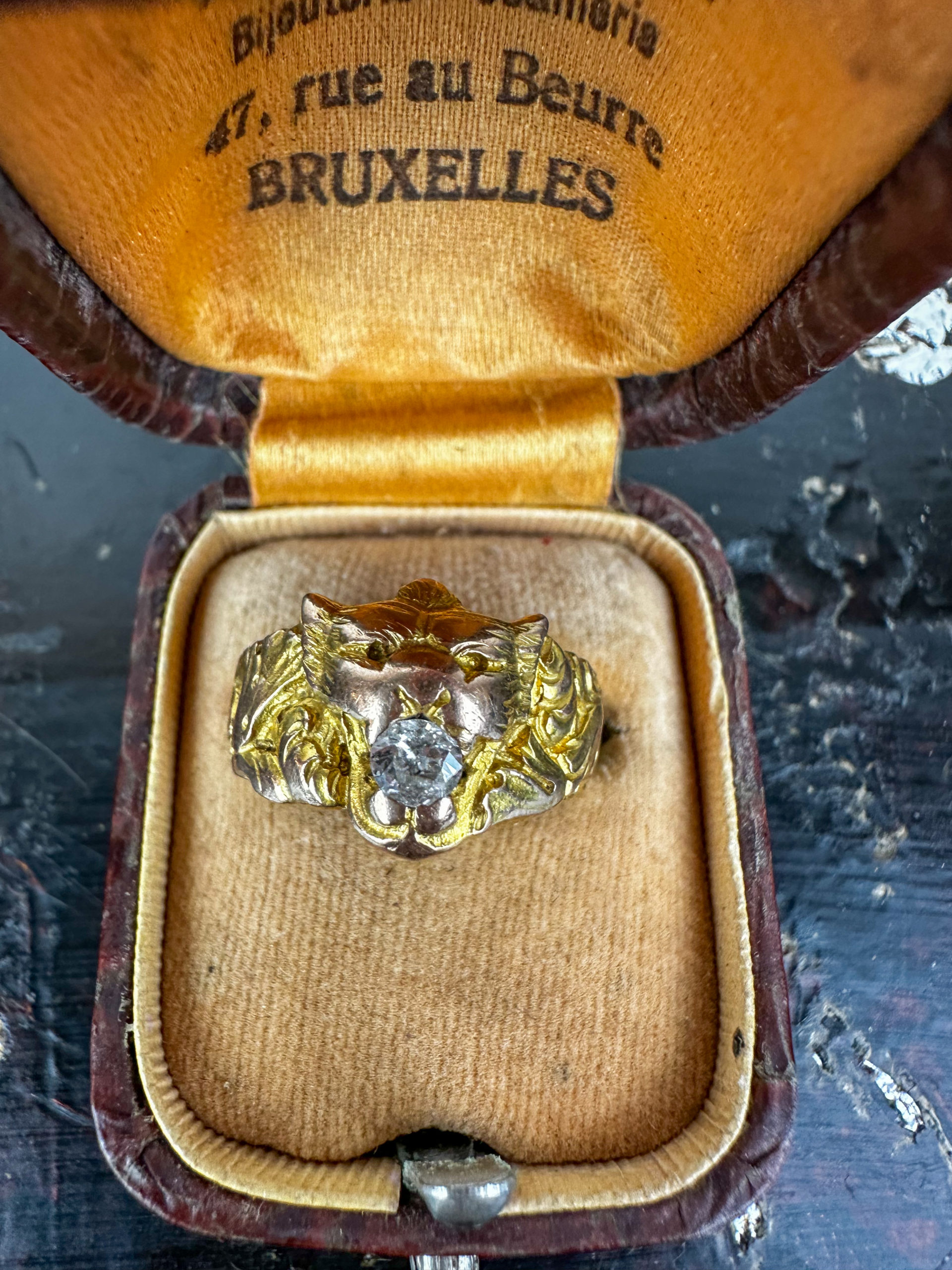 IMG_6881aurore-morisse-affaire-conclue-bijoux-bague-en-or-ancien-diamants-tête-de-lion-origine-afrique-art-africain-animal-collectionneur-vintage-rétro-or-ancien
