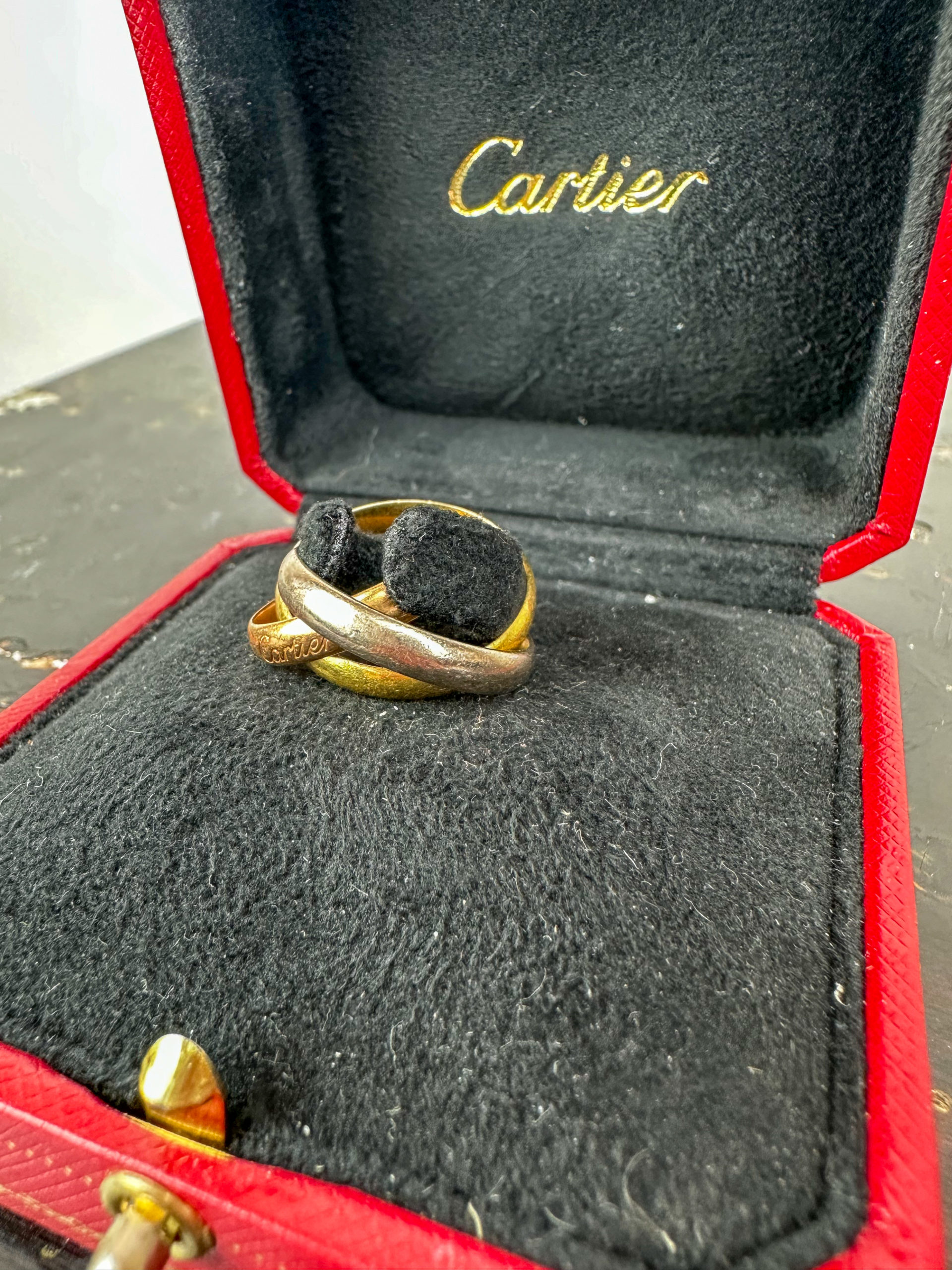 IMG_6896aurore-morisse-affaire-conclue-bijoux-bague-en-or-cartier-trinity-or-gris-or-jaune-or-rose-collectionneur-occasion-bijouterie-français-collection