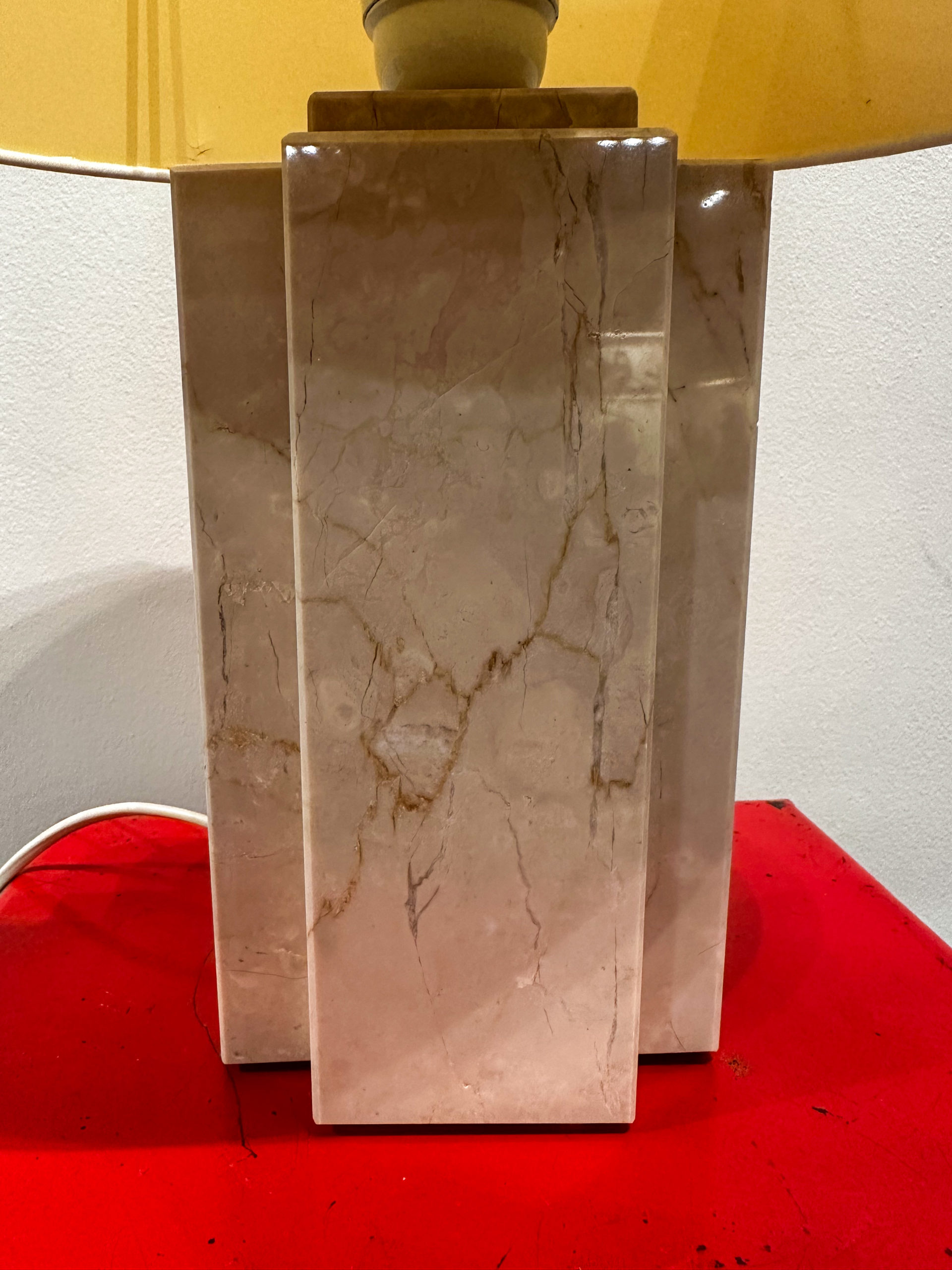 IMG_7366aurore-morisse-affaire-conclue-luminaire-lampe-de-table-marbre-beige-décoration-investissement-intérieur-petit-prix-abordable
