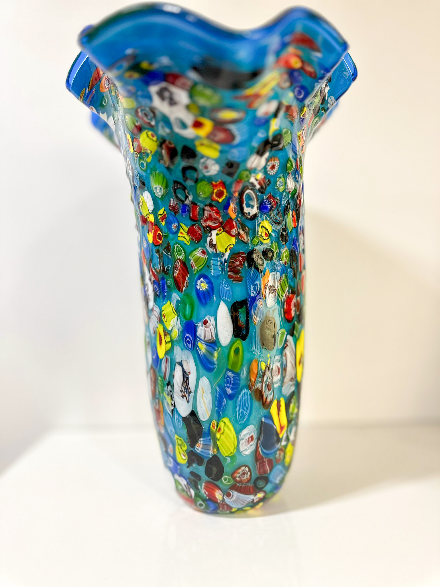 947cbdf3-bfa0-4d9f-ad22-bd126837a085aurore-morisse-affaire-conclue-verrerie-vase-murano-millefiori-décoration-moderne-fleurs-collectionneur-design