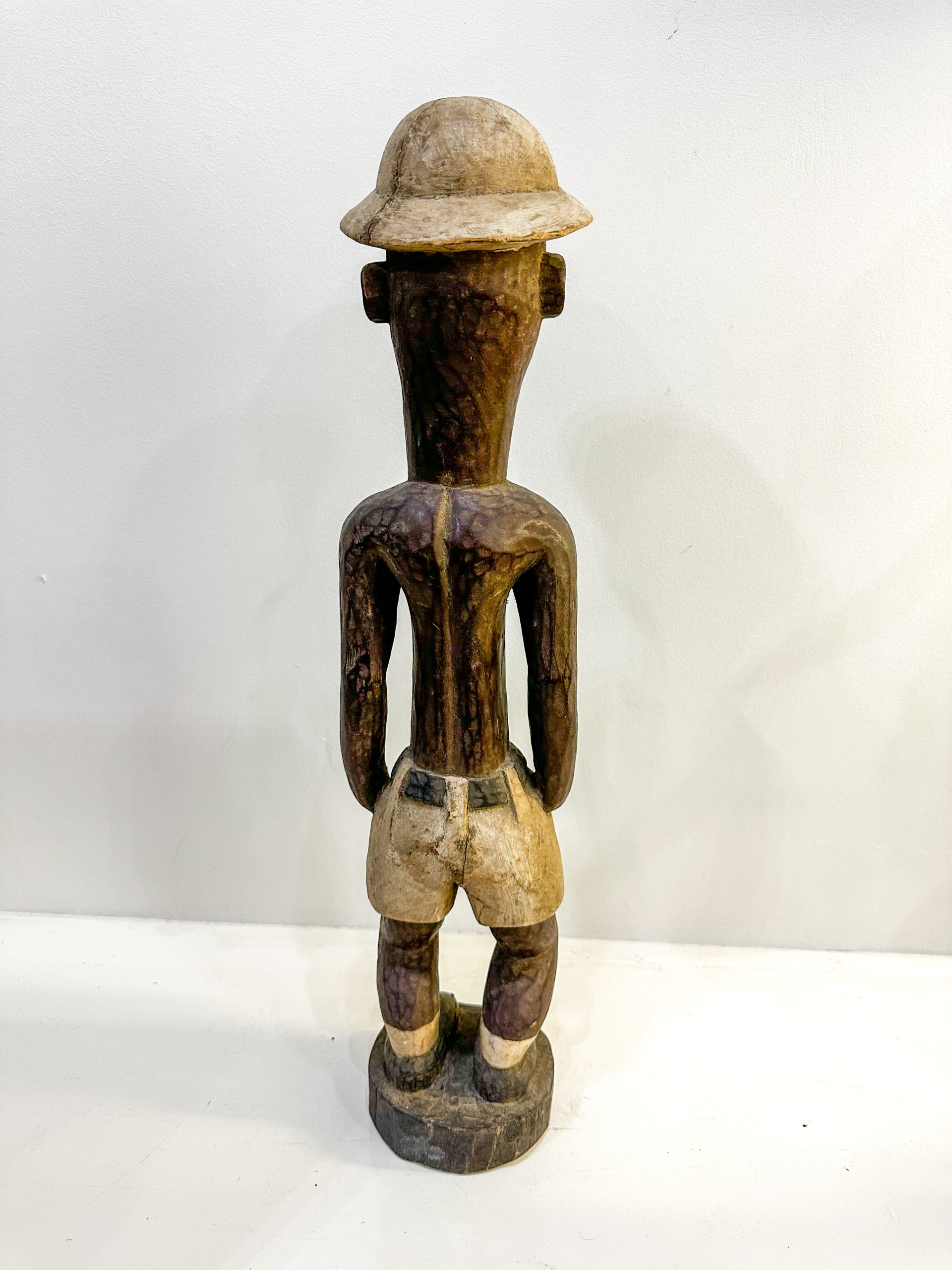 IMG_8450aurore-morisse-affaire-conclue-sculpture-bois-afrique-art-africain-20e-siècle-moderne-homme-collectionneur-décoration
