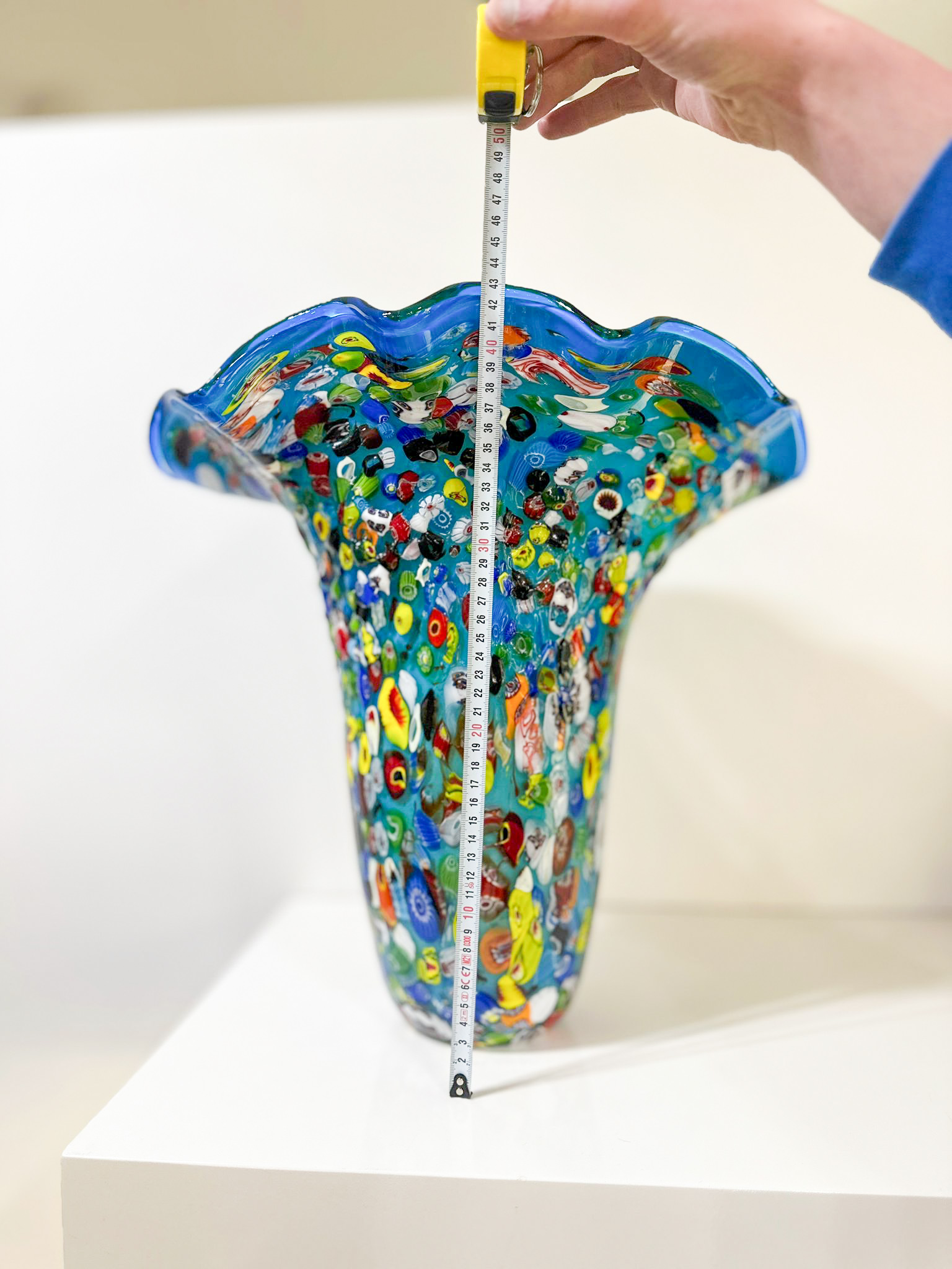 fe675ba3-95e1-43b2-9335-452734c26e2eaurore-morisse-affaire-conclue-verrerie-vase-murano-millefiori-décoration-moderne-fleurs-collectionneur-design