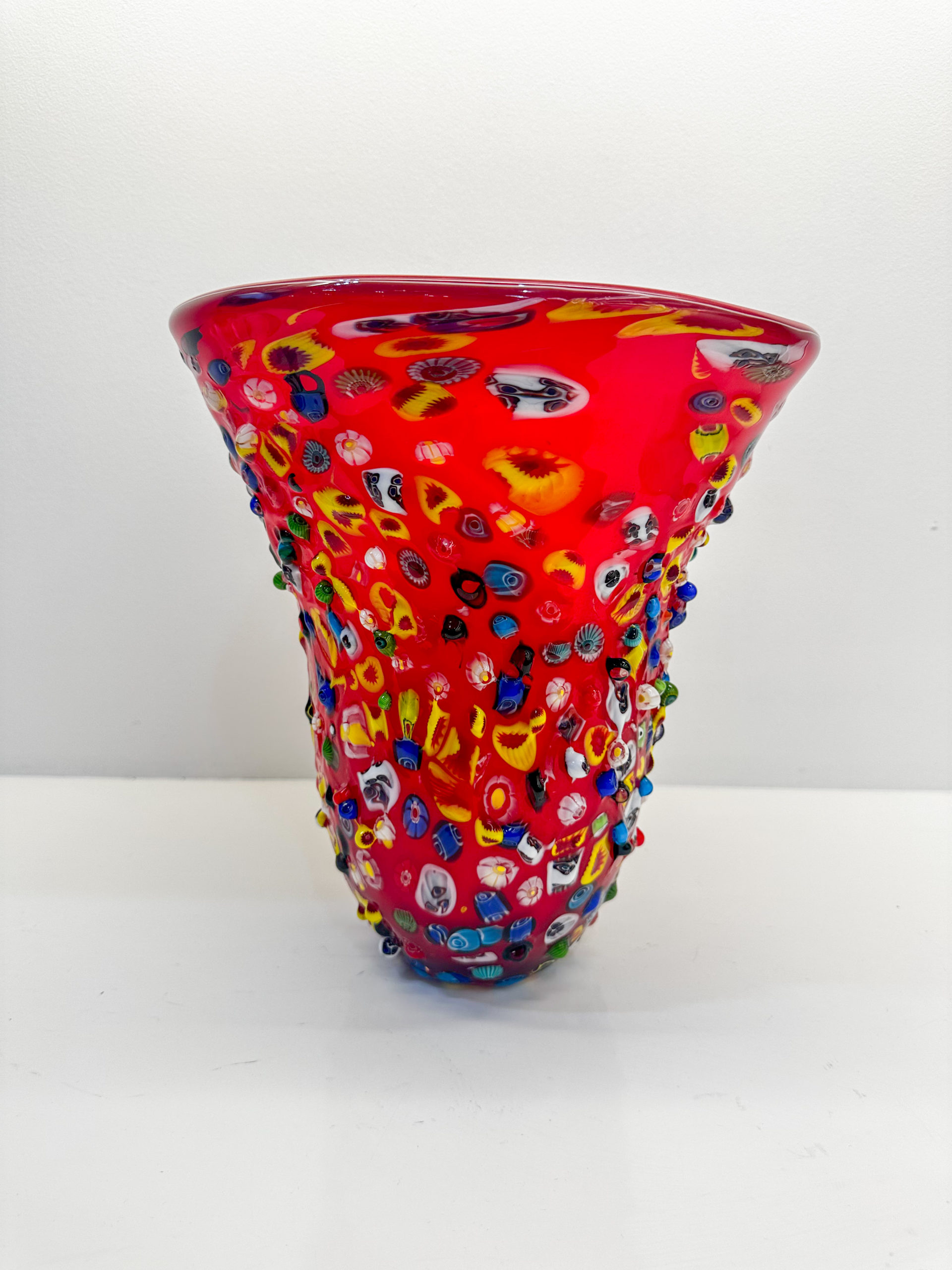 IMG_8891aurore-morisse-affaire-conclue-vase-millefiori-murano-verre-design-20e-siècle-rouge-collection-décoration-fleurs-art-de-la-table