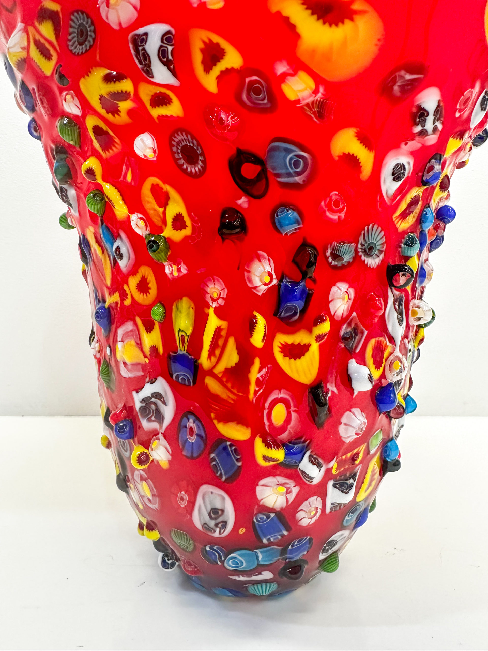 IMG_8893aurore-morisse-affaire-conclue-vase-millefiori-murano-verre-design-20e-siècle-rouge-collection-décoration-fleurs-art-de-la-table