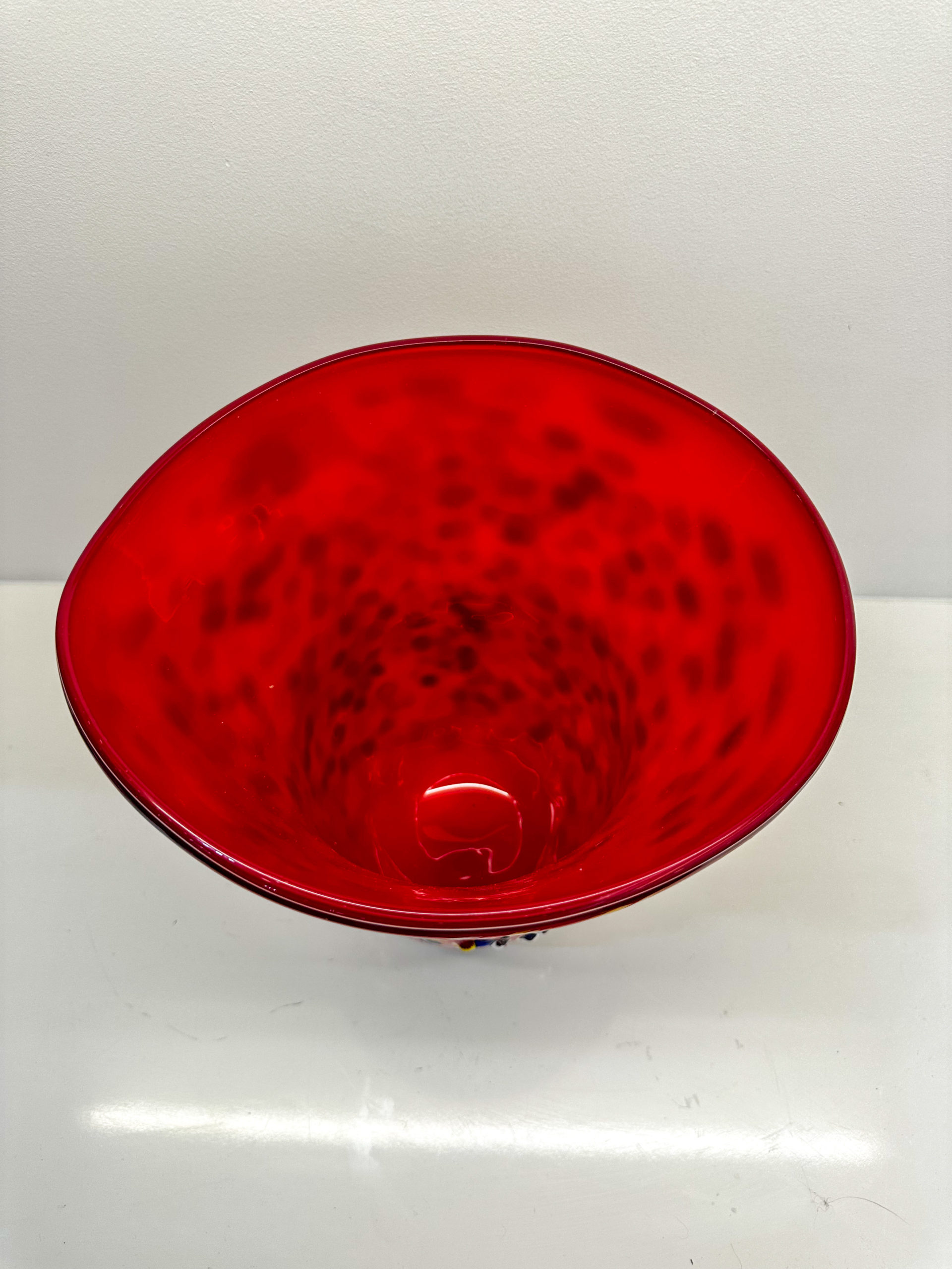 IMG_8894aurore-morisse-affaire-conclue-vase-millefiori-murano-verre-design-20e-siècle-rouge-collection-décoration-fleurs-art-de-la-table