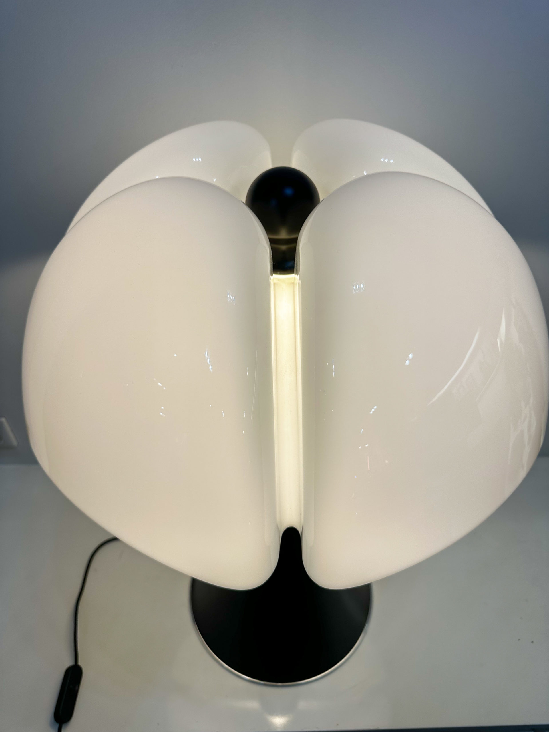 IMG_9313aurore morisse affaire conclue luminaire lampe artemide pippistrello design italien italie 20e siècle art contemporain moderne grand modèle décoration table
