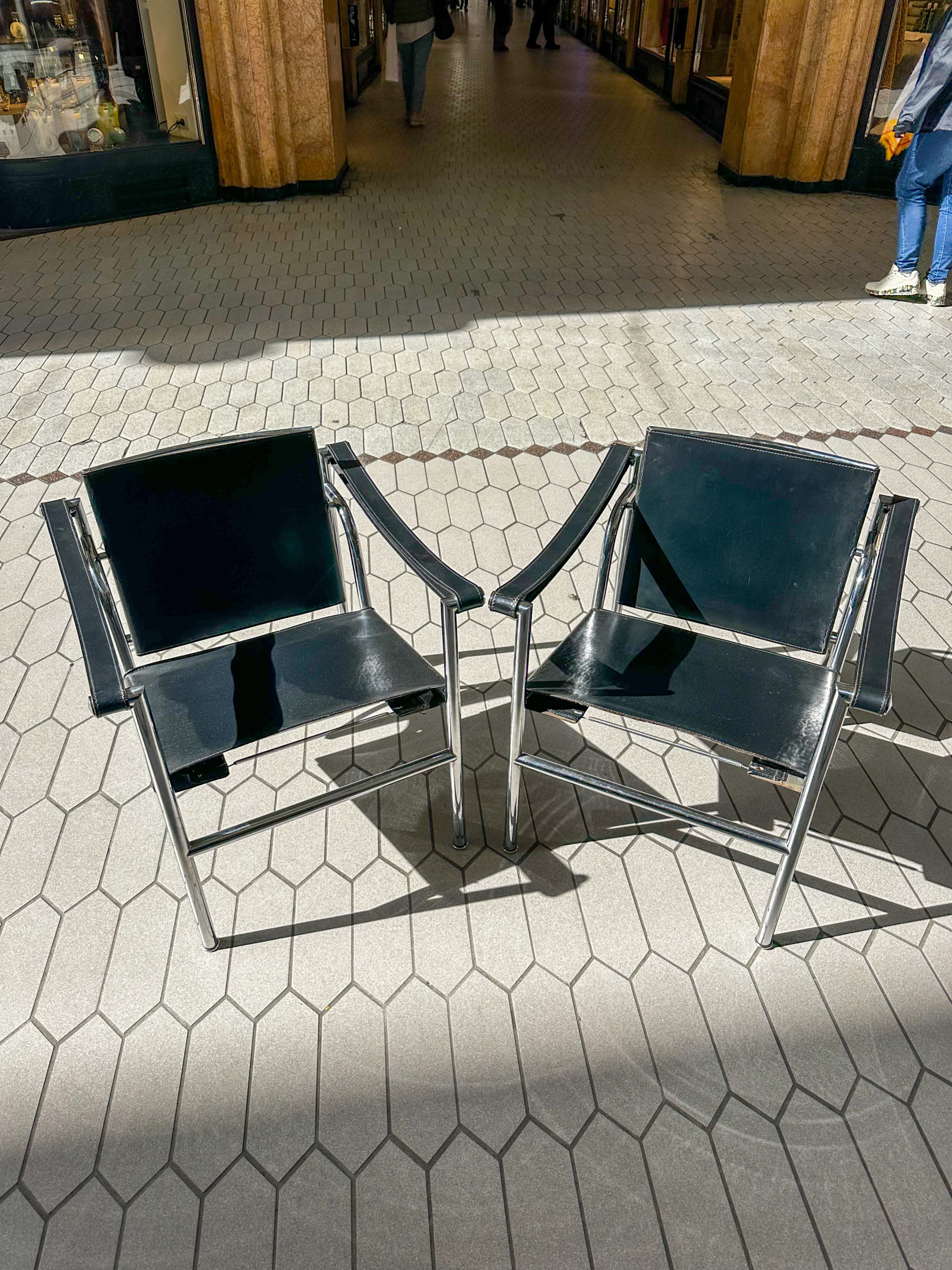 🛑 Mobilier• Fauteuils LC1