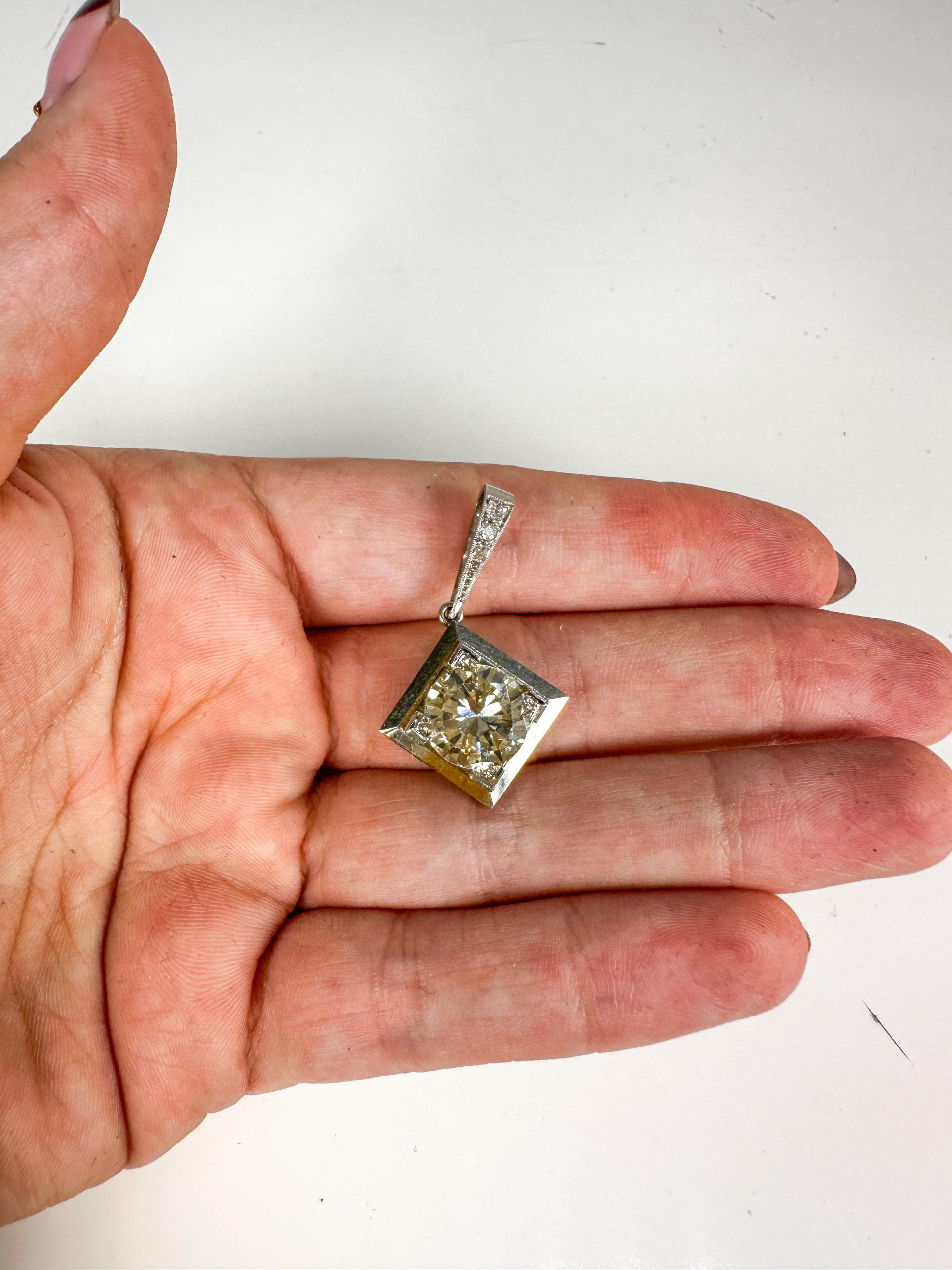 IMG_0014aurore morisse affaire conclue bijoux pendentif diamants blancs jaune seconde main vintage collection mariage fiançailles