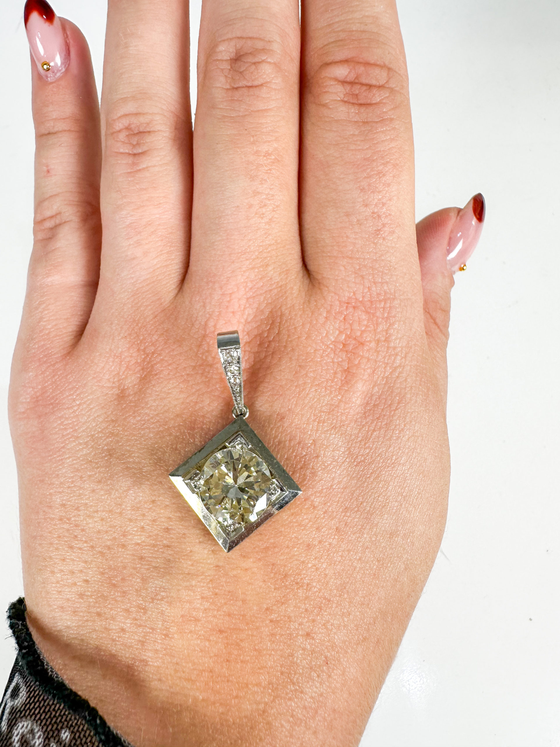 IMG_0017aurore morisse affaire conclue bijoux pendentif diamants blancs jaune seconde main vintage collection mariage fiançailles