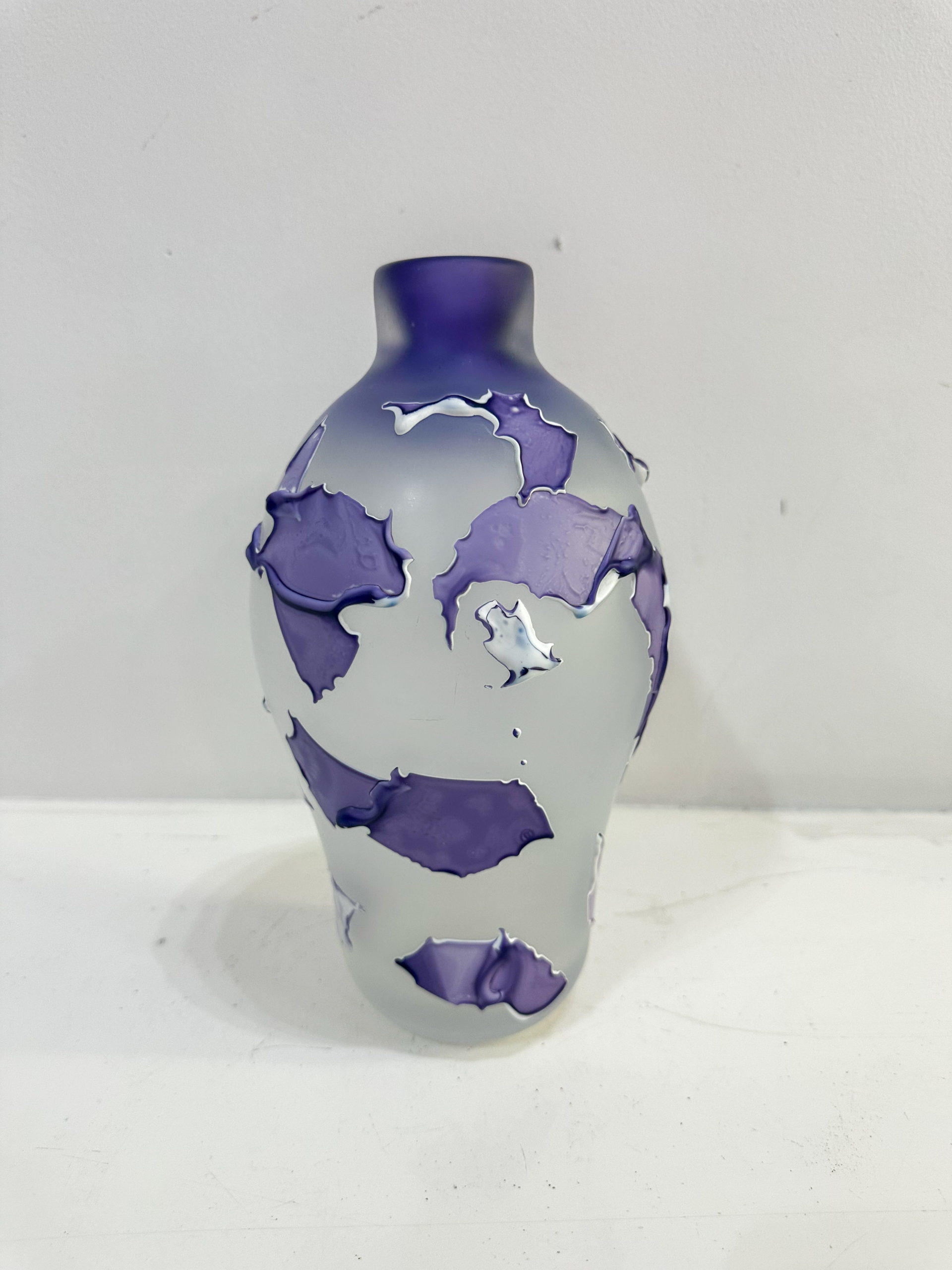 IMG_0359aurore morisse affaire conclue louis leloup verrerie vase mauve décoration val saint lambert liège belgique 20e siècle décoration collectionneur occasion