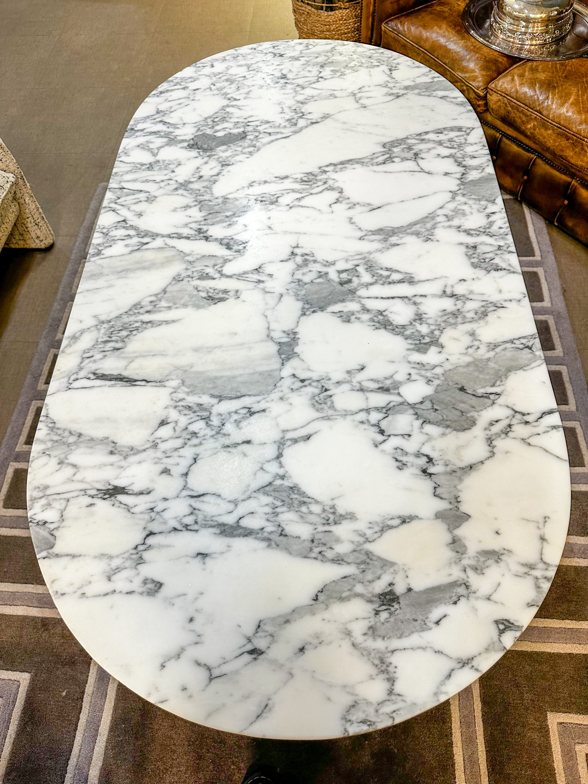 Mobilier• Table en marbre