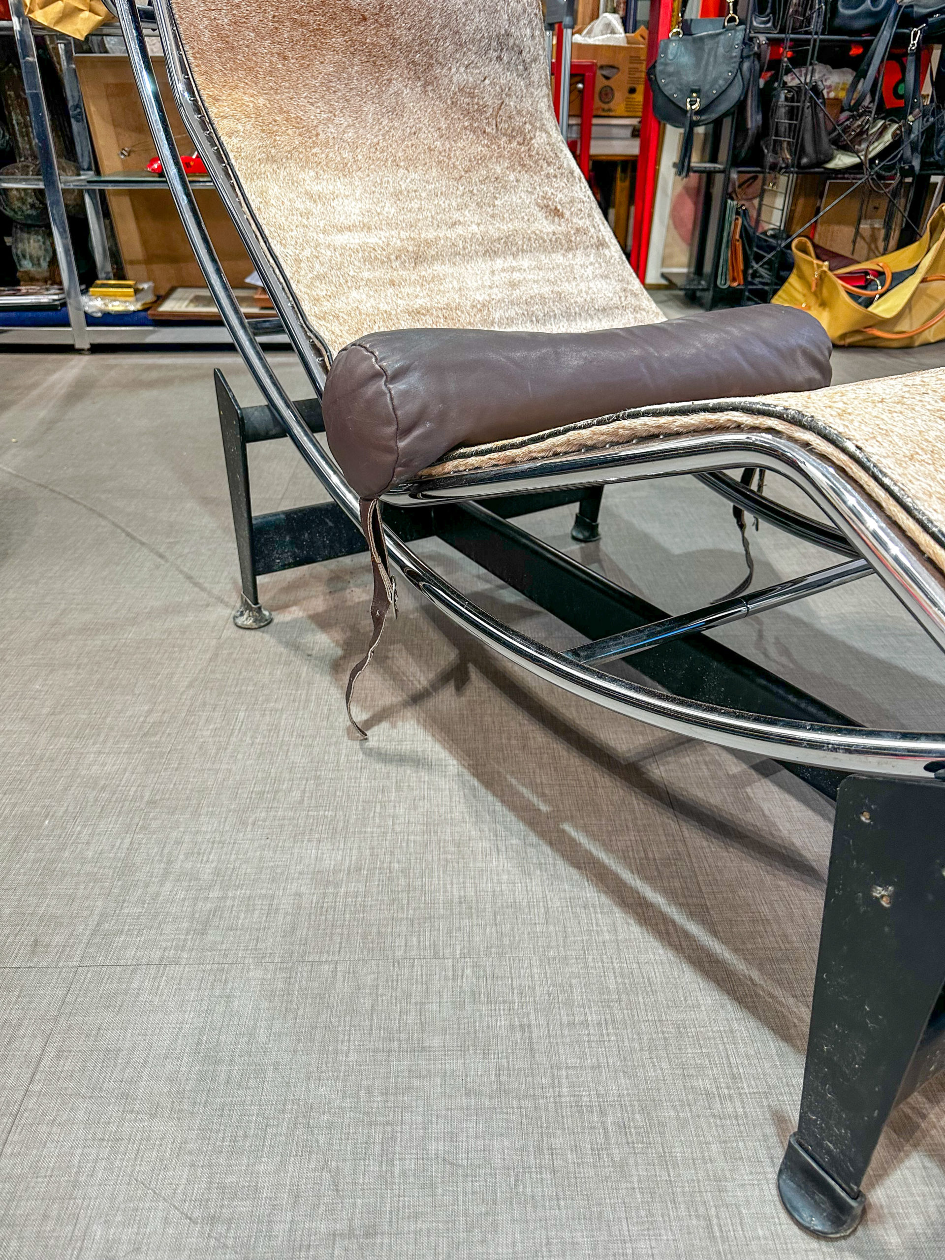 IMG_0689aurore morisse affaire conclue mobilier le corbusier chaise longue LC4 charlotte perriand jean jeanneret design france années 70 poulain vintage décoration ameublement collection