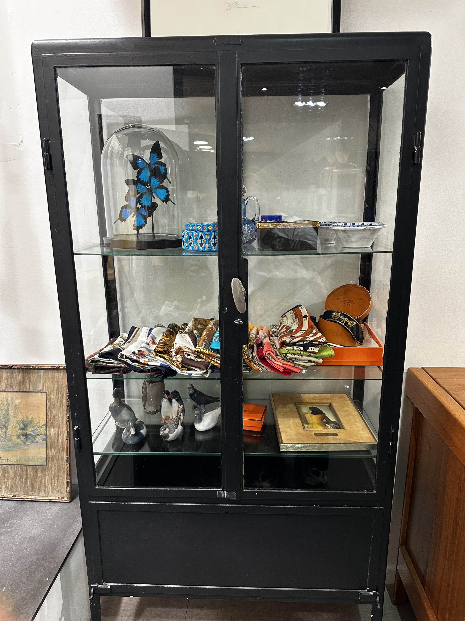Mobilier• Vitrine en fonte