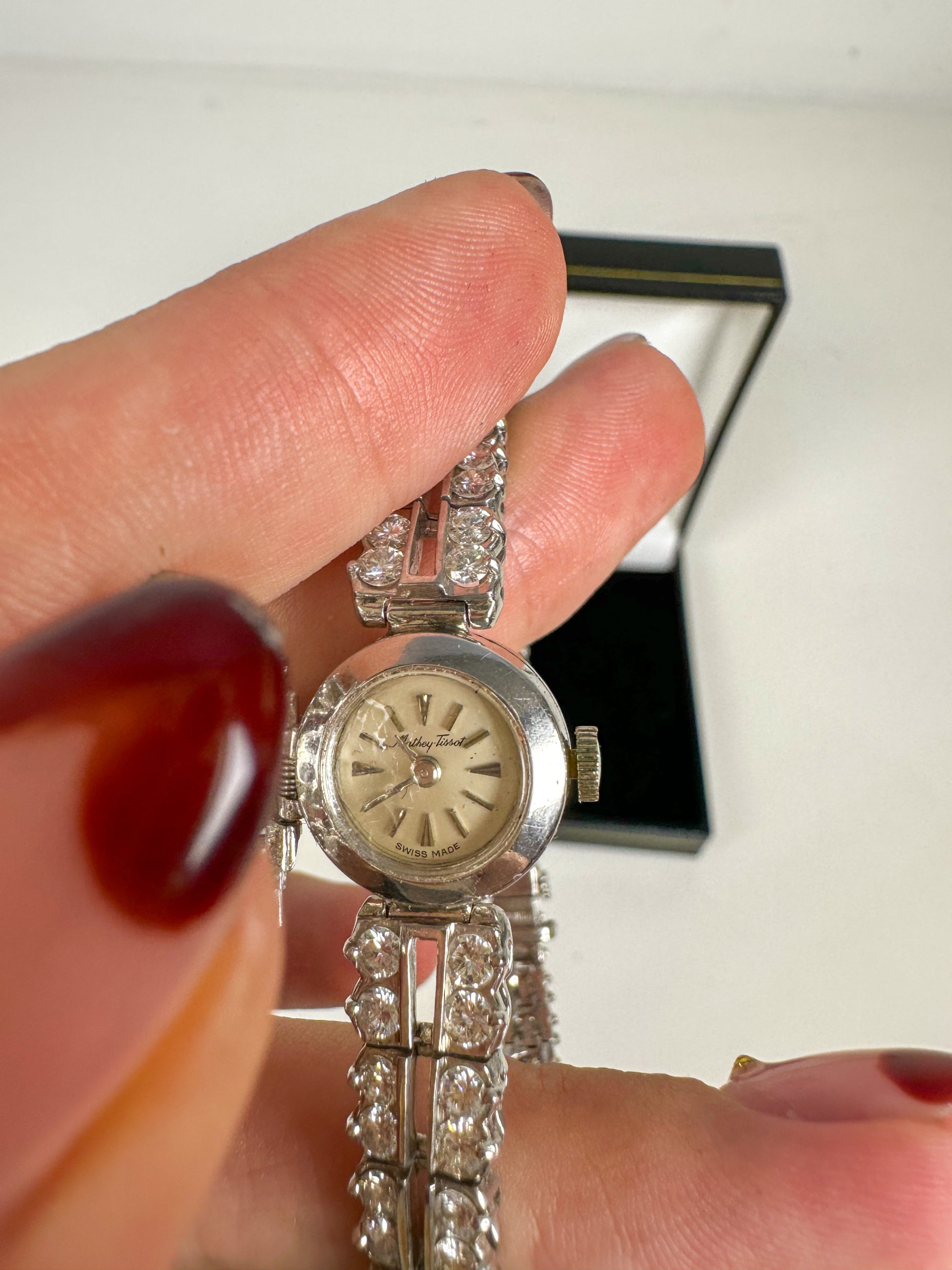 IMG_9941aurore morisse affaire conclue bijoux montre diamants bracelet tissot femme couvercle seconde main vintage occassion collectionneur