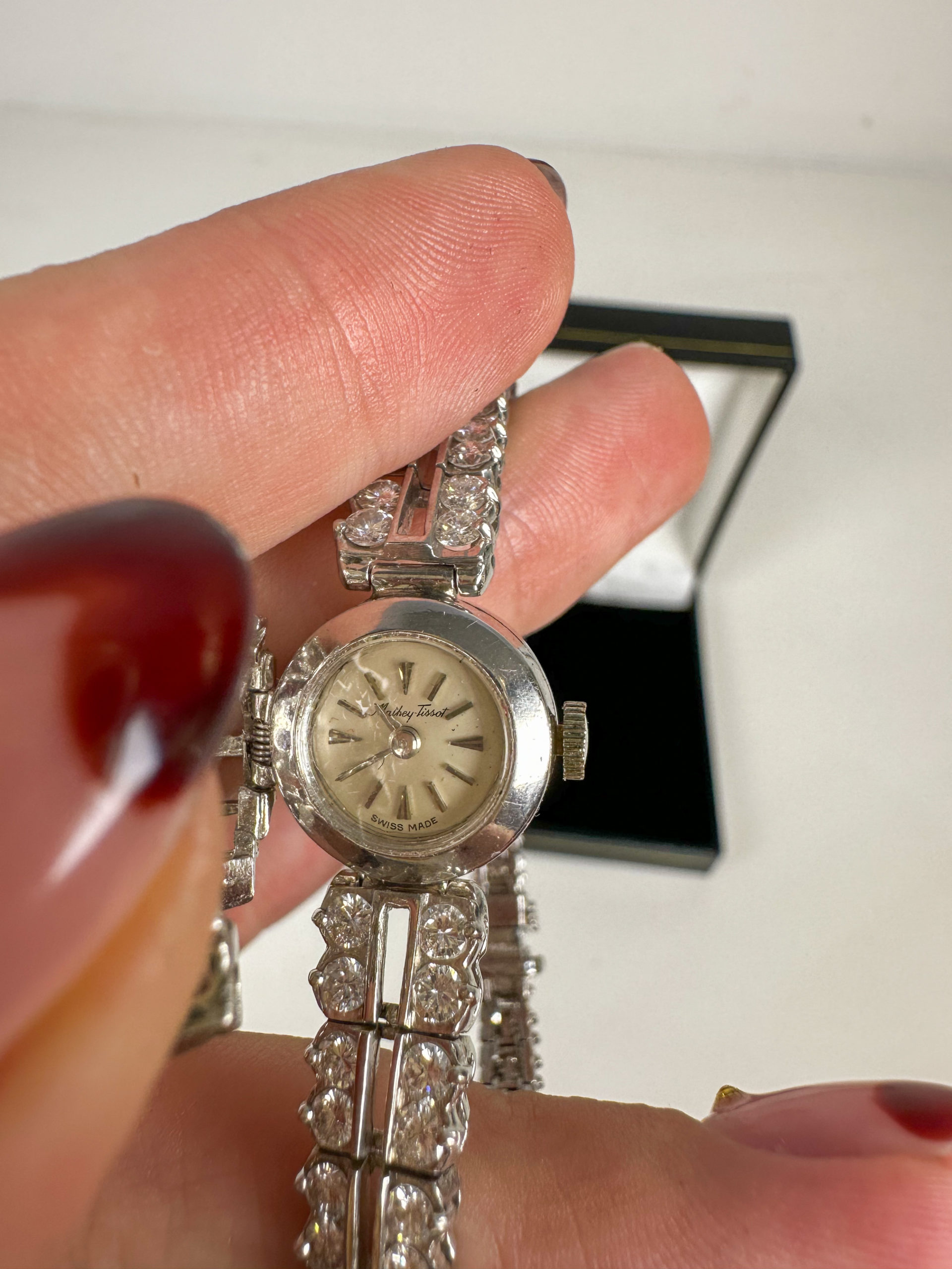 IMG_9942aurore morisse affaire conclue bijoux montre diamants bracelet tissot femme couvercle seconde main vintage occassion collectionneur