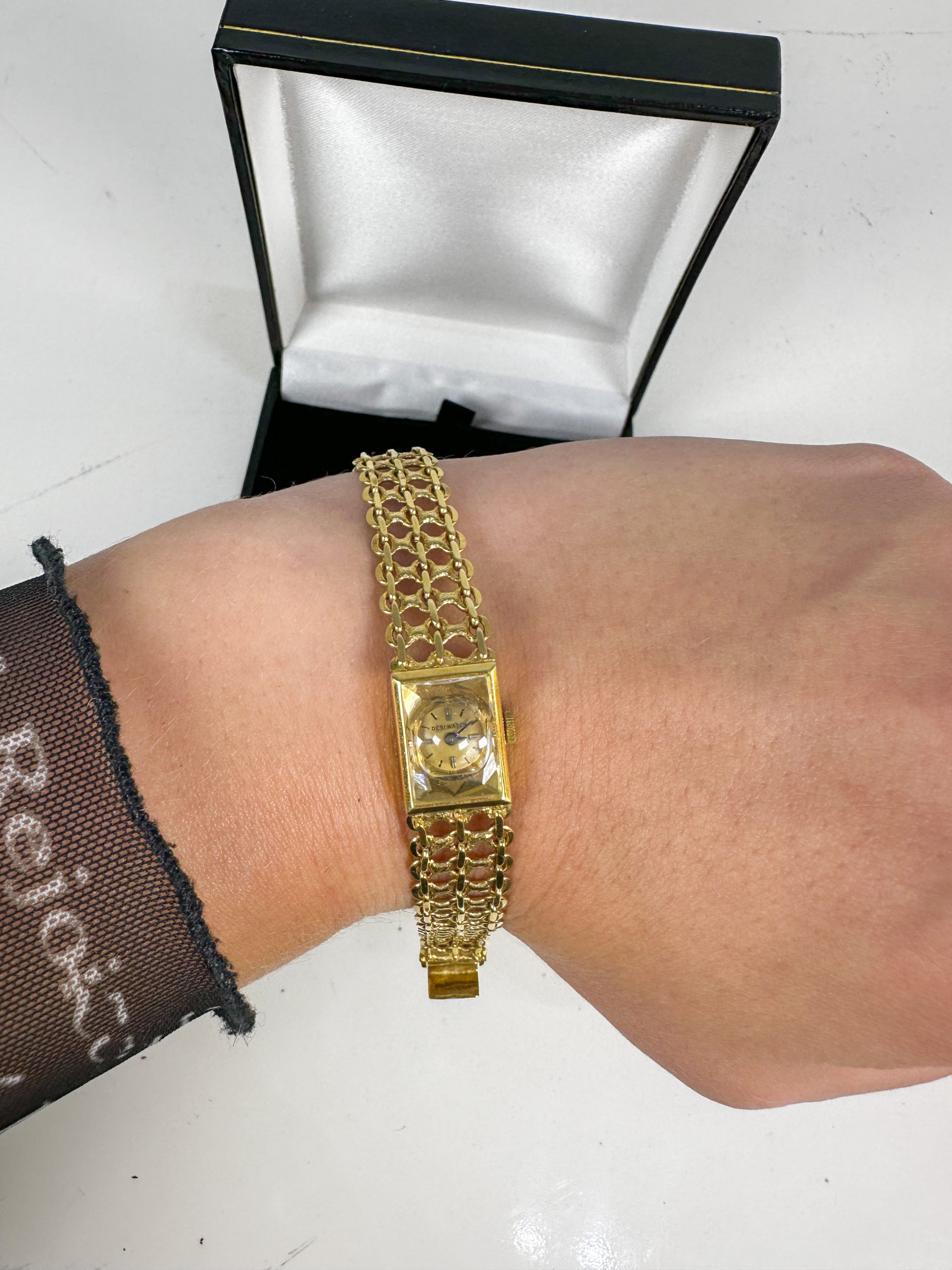 IMG_9951aurore morisse affaire conclue bijoux montre bracelet or femme seconde main vintage occassion collectionneur