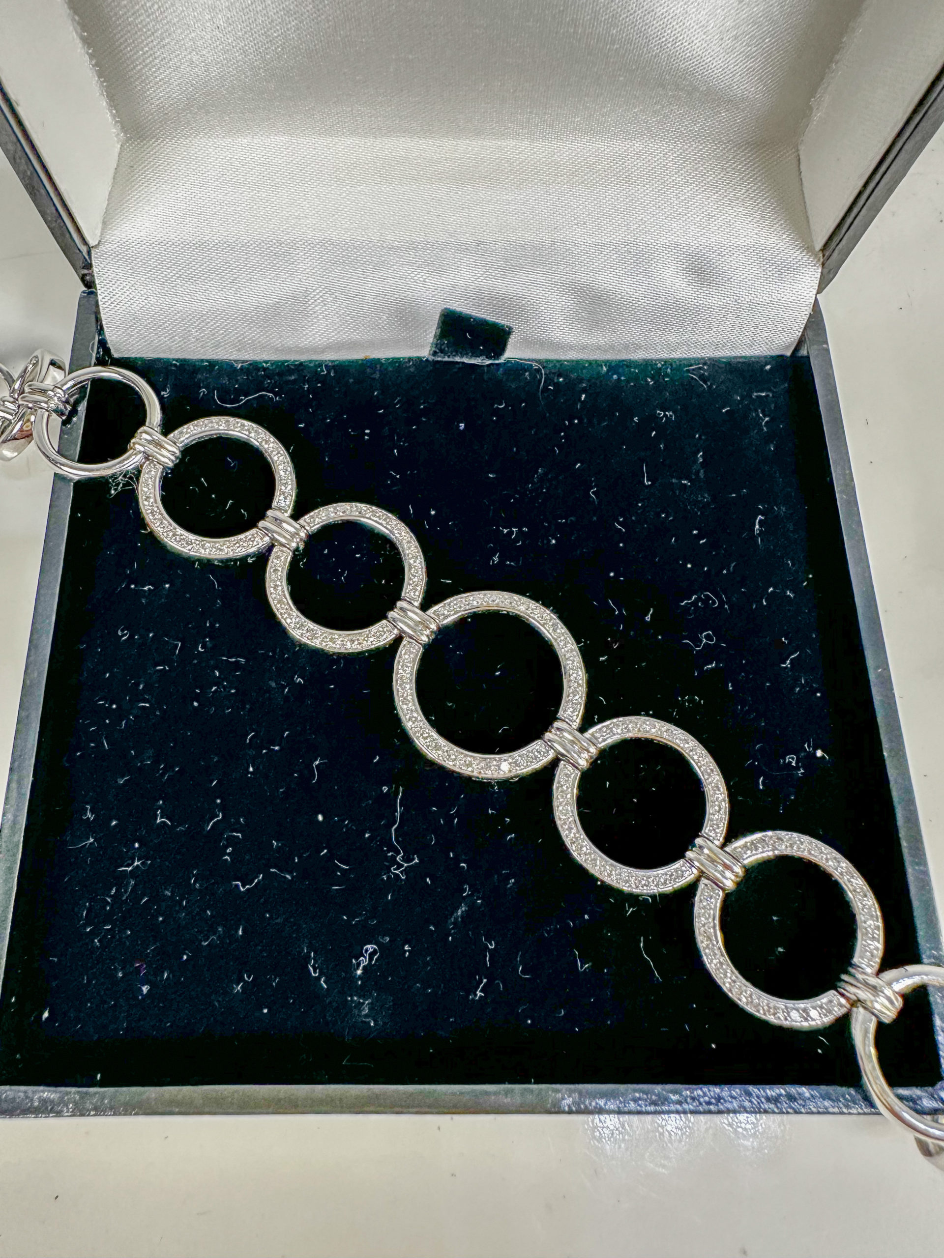IMG_9969aurore morisse affaire conclue bijoux bracelet rond diamant or blanc femme seconde main vintage occassion collectionneur