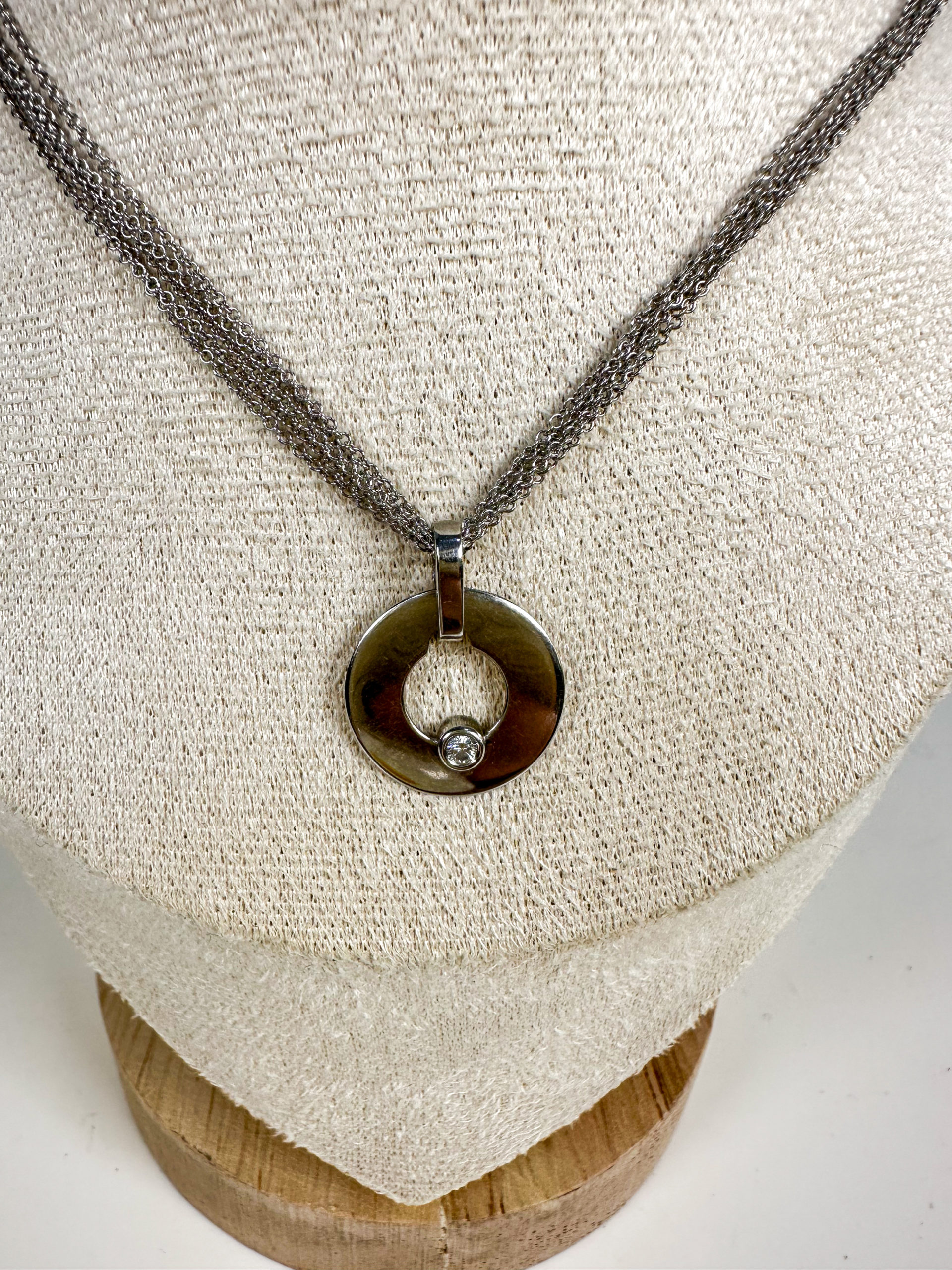 IMG_9997aurore morisse affaire conclue bijoux pendentif or blanc diamant din vanh designer luxe seconde main vintage occassion collectionneur