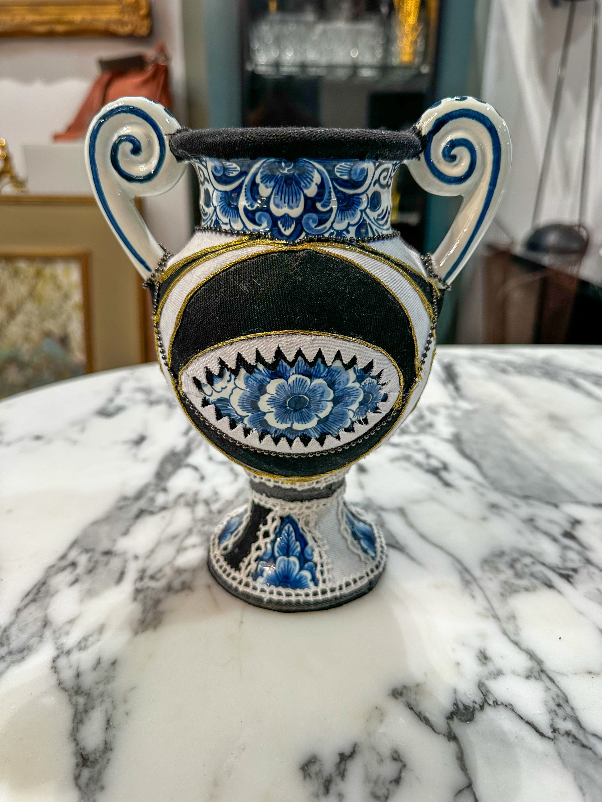 IMG_0800aurore morisse affaire conclue mobilier vase tissus création unique pythie the fool delphine fontaine shirka contemporain artiste belge femme décoration créatif