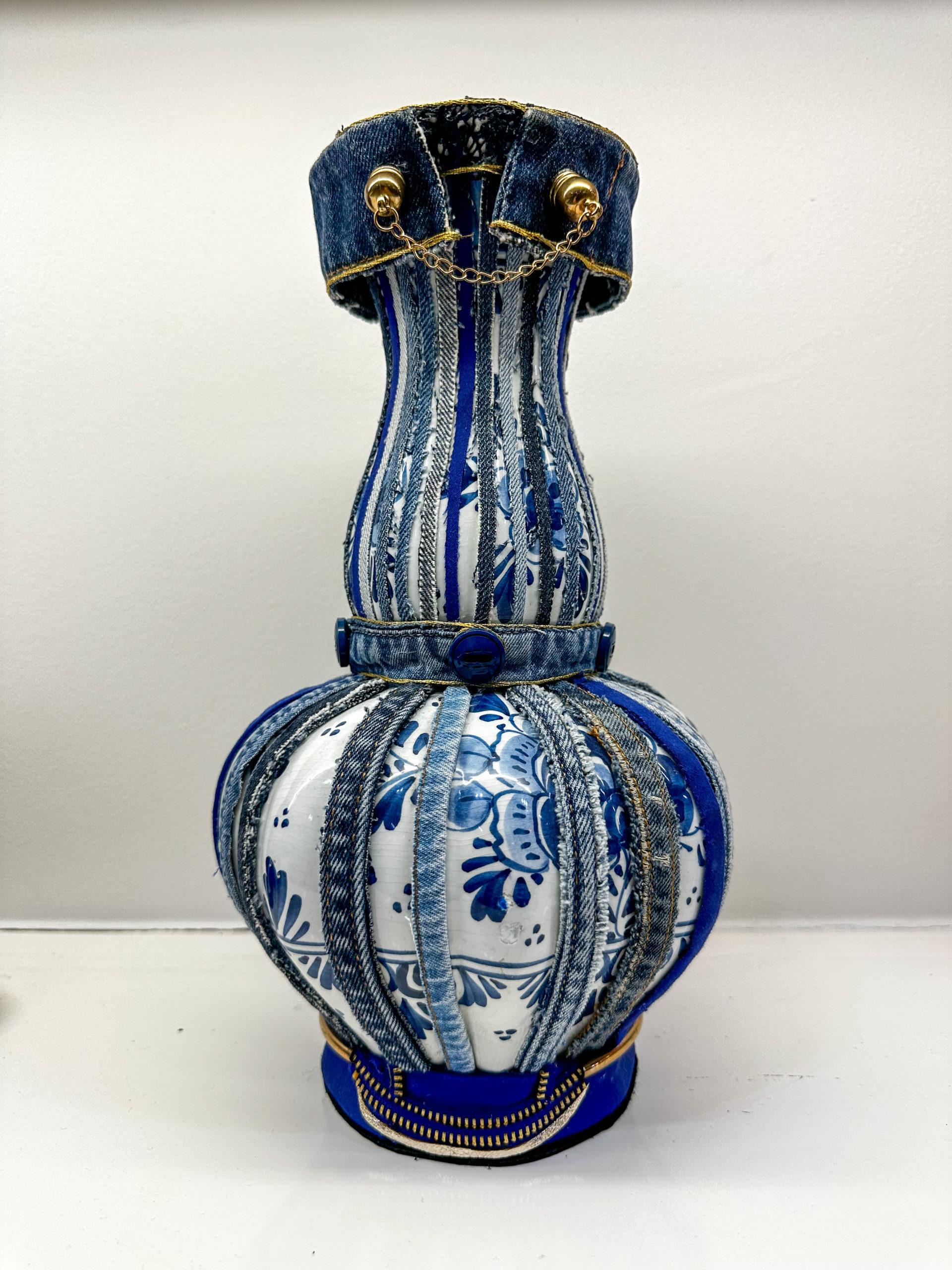 IMG_0802aurore morisse affaire conclue mobilier vase tissus création unique pythie the fool delphine fontaine marie antoinette contemporain artiste belge femme décoration créatif