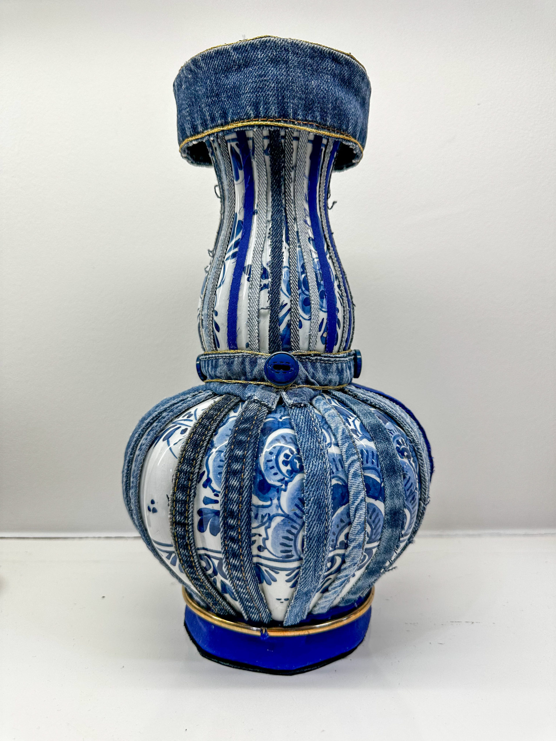 IMG_0803aurore morisse affaire conclue mobilier vase tissus création unique pythie the fool delphine fontaine marie antoinette contemporain artiste belge femme décoration créatif