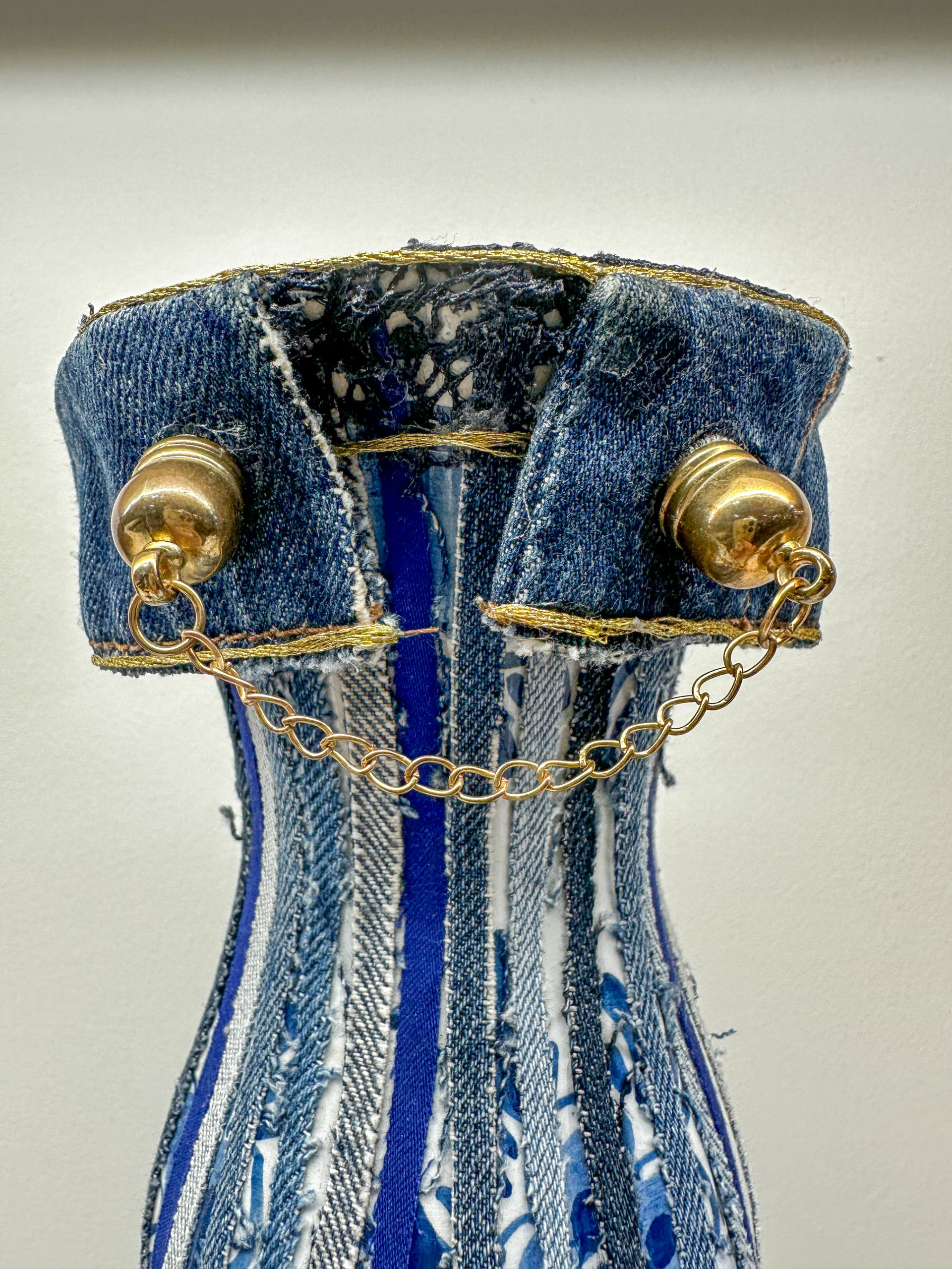 IMG_0804aurore morisse affaire conclue mobilier vase tissus création unique pythie the fool delphine fontaine marie antoinette contemporain artiste belge femme décoration créatif