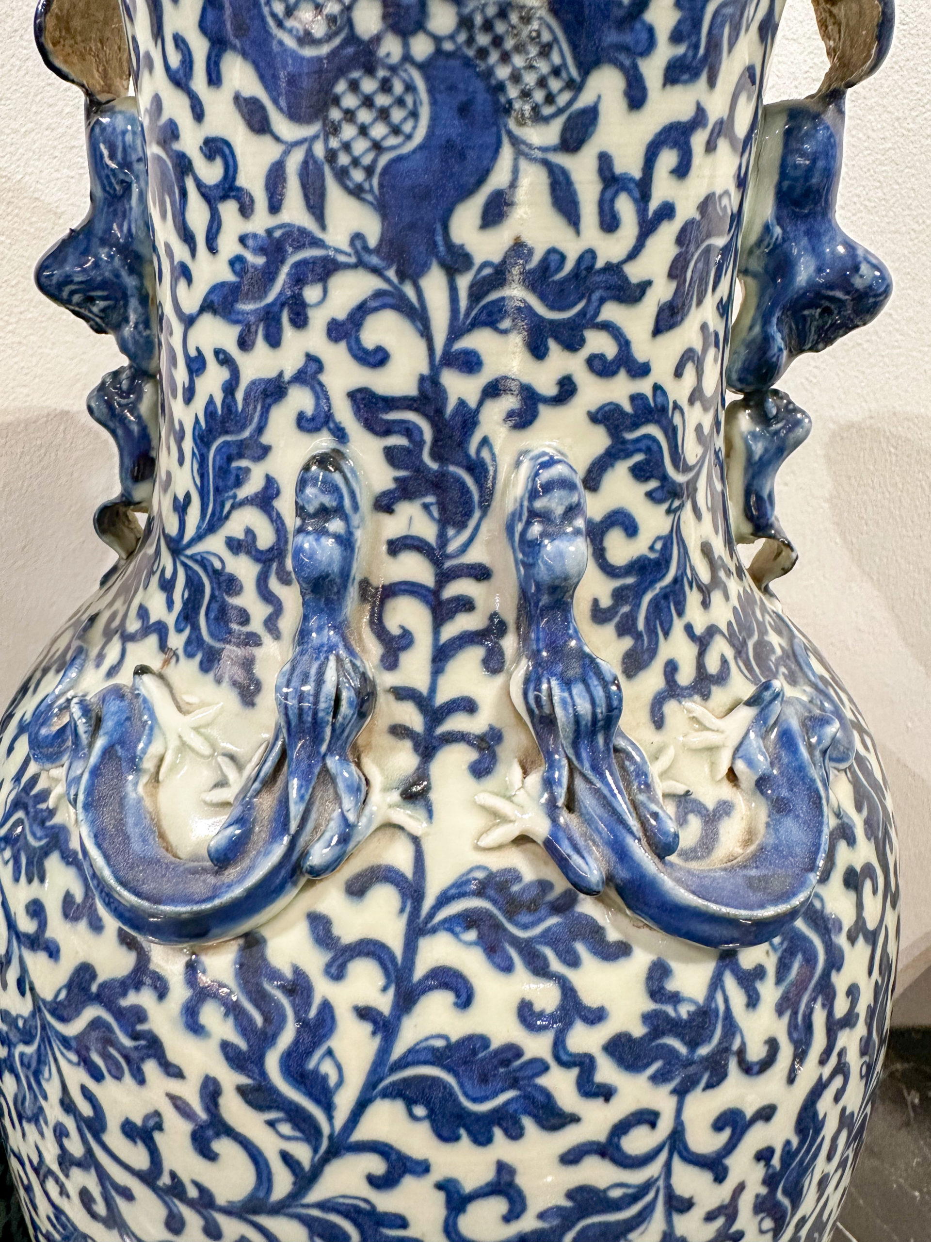 IMG_0832aurore morisse affaire conclue céramique vase chinois paire bleu salamandre grand format collection décoration