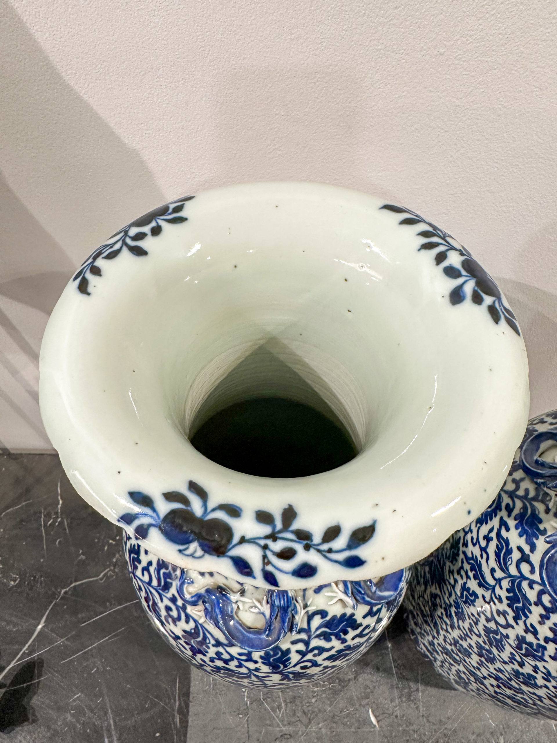 IMG_0834aurore morisse affaire conclue céramique vase chinois paire bleu salamandre grand format collection décoration